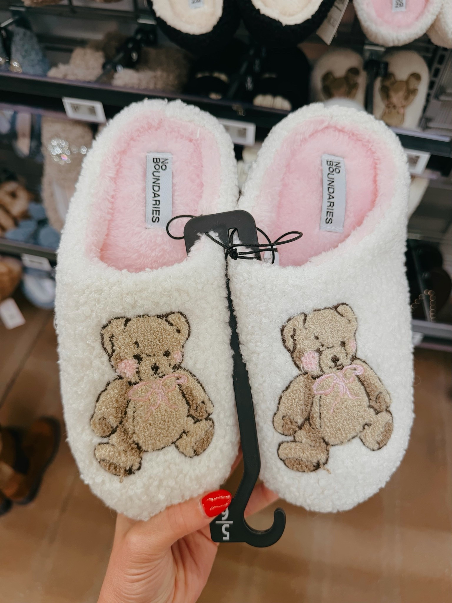 The CUTEST bear slippers from Walmart 🐻🤎 These are basically a hug for your feet! 😂 So cozy, cute, and perfect for those chilly fall mornings at home. 🍂☕️
#WalmartFinds #WalmartFashion #FallFinds #CozyFinds #WalmartStyle
Walmart bear slippers, bear slippers for women, cute slippers, cozy slippers, Walmart slippers, fall slippers, cozy fall finds, Walmart fall finds, affordable slippers, cute Walmart finds, fall home essentials, cozy home finds