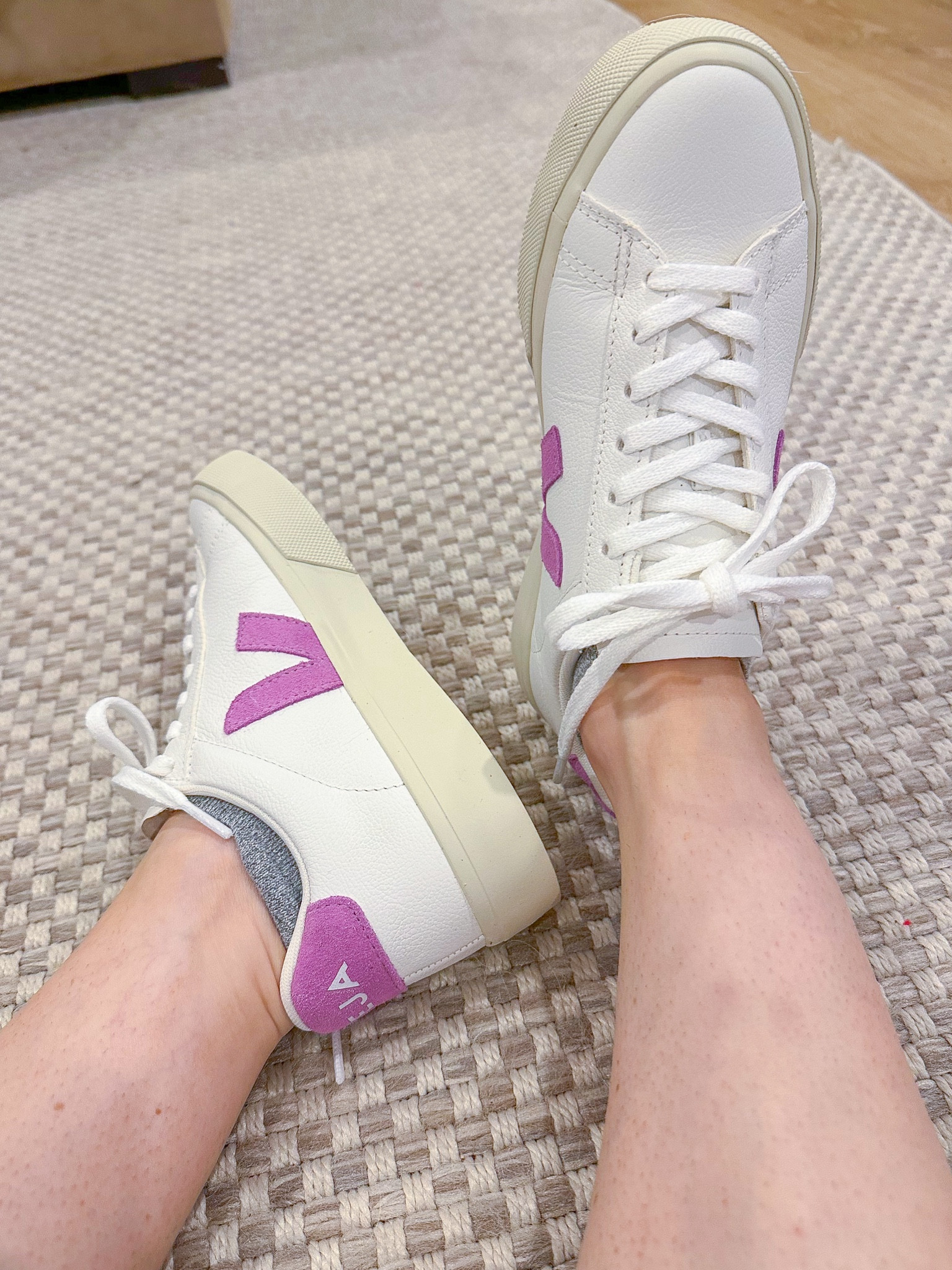 newest white sneaks 😍

#sneakers #athliesure #springlook 


#LTKActive #LTKshoecrush #LTKstyletip