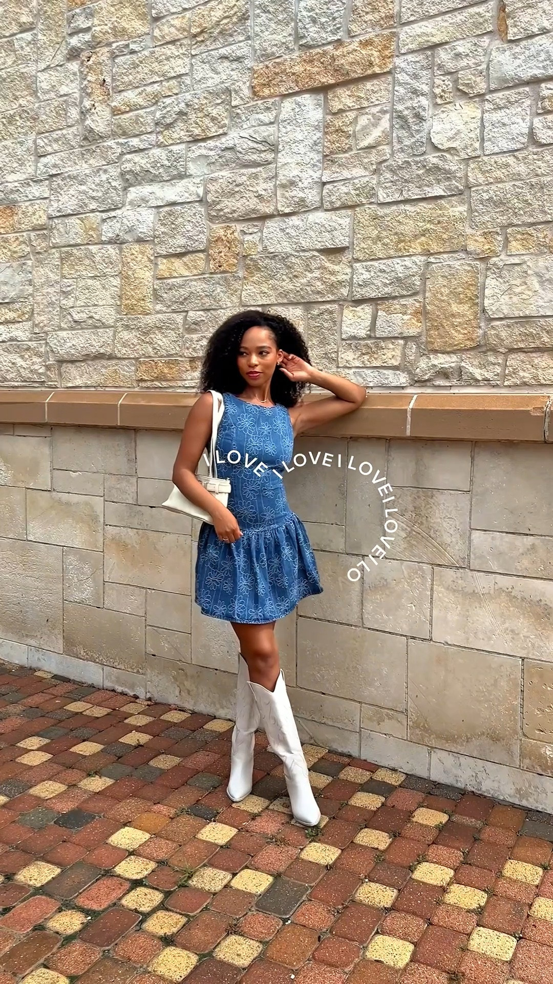 A denim dress with a drop waist and cute floral details. Yes please! I’m obsessed with this dress from Lulu’s. I’m wearing an xs but I would’ve sized up to a small

#LTKFindsUnder100 #LTKFindsUnder50