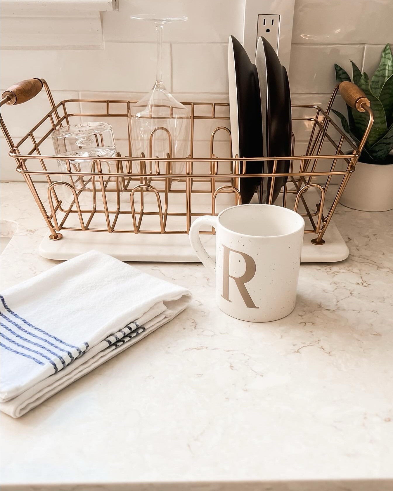 This metal drying rack from hearth & Hand was a perfect addition to my kitchen and compliments my gold hardware beautifully. #homedecor #dryingrack #goldaccents #kitchengadgets 