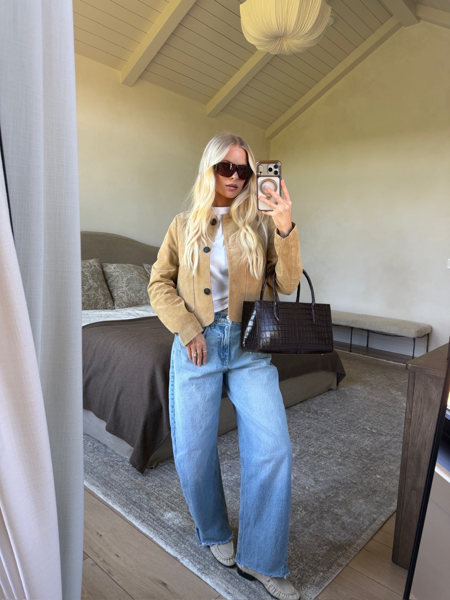 SIZE: med in jacket, 28 reg in jeans (low stocked, linked similar), linked similar tees, shoes run tts! #kathleenpost

Fall outfit inspo, fall fashion, casual chic look