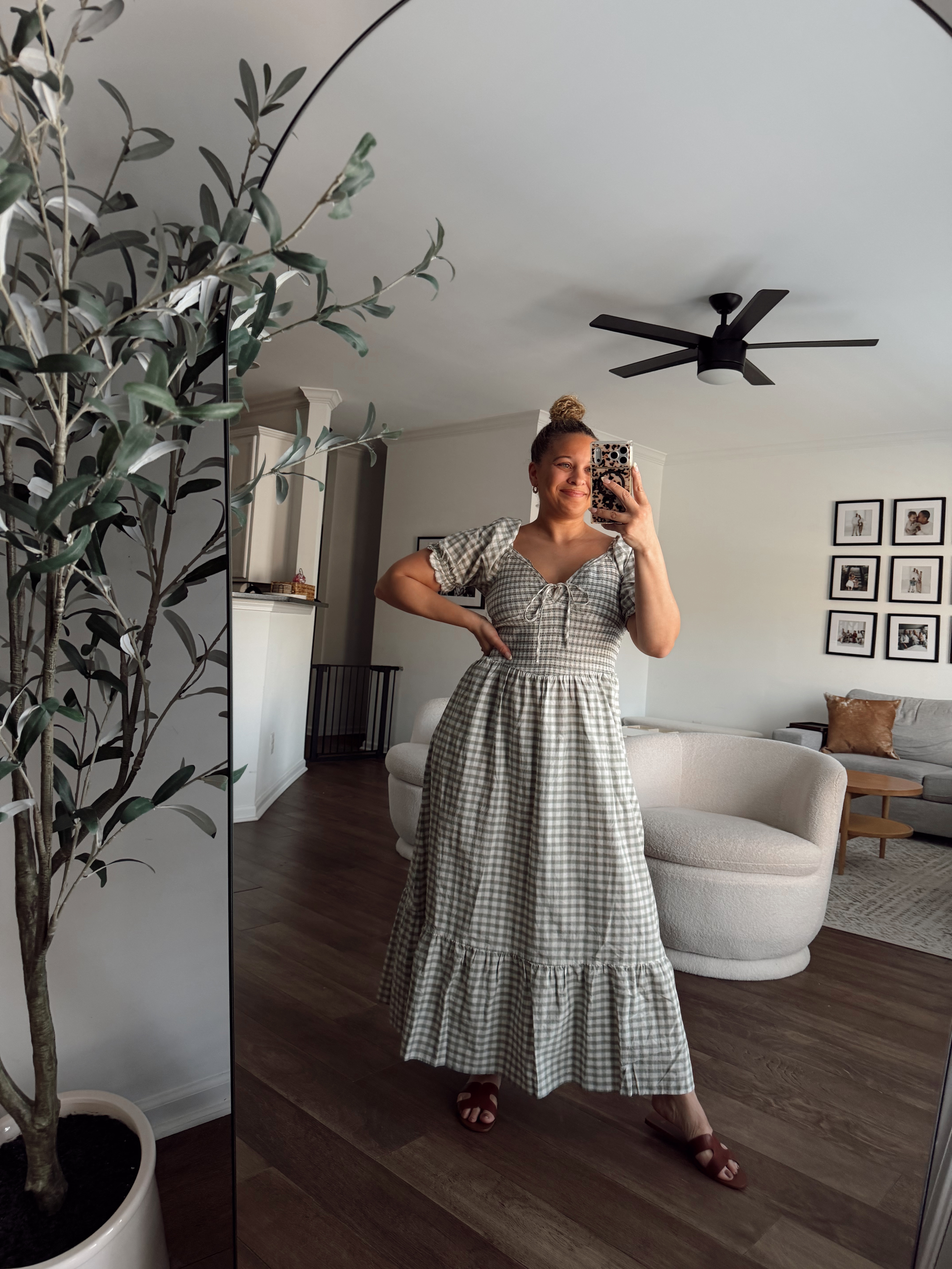 the cutest gingham dress for spring, wearing a size M -- I'm usually a L but the bodice was a little too loose, it's completely stretchy/no zippers 

 
