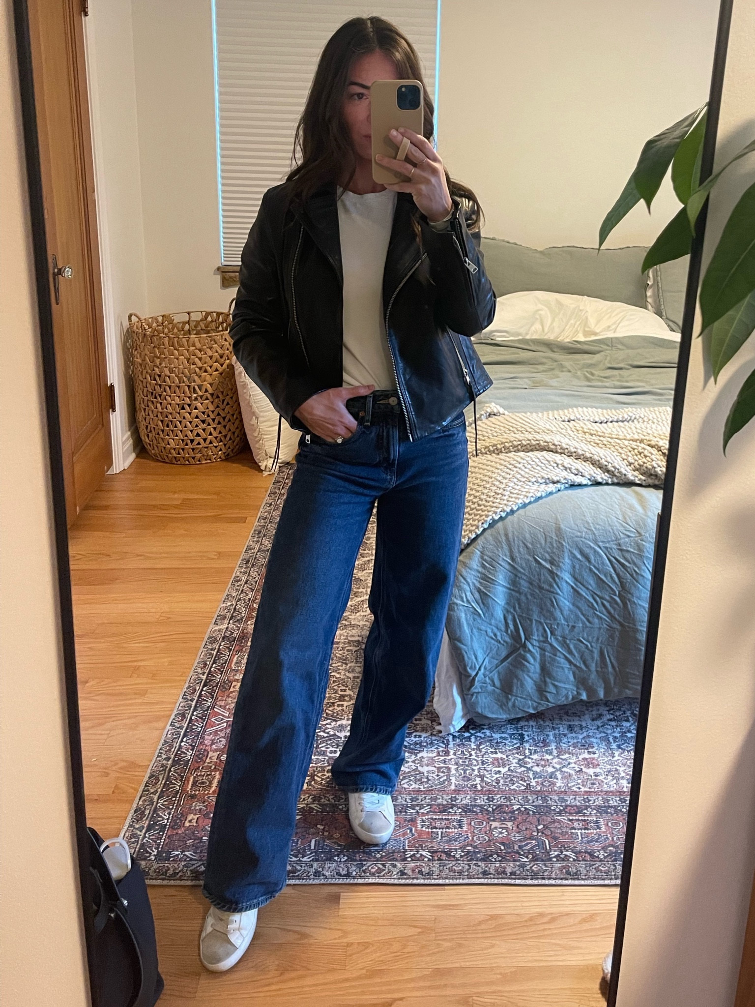 I’m wearing these jeans on repeat right now and they are on sale for $30 with code “hurry” 🏃🏻‍♀️

Wearing size 0 (125lbs & 5’5”)

Also linked a few white sneaks that are on the top of my wishlist (mine are a few years old)

#LTKstyletip #LTKfindsunder50 #LTKtravel