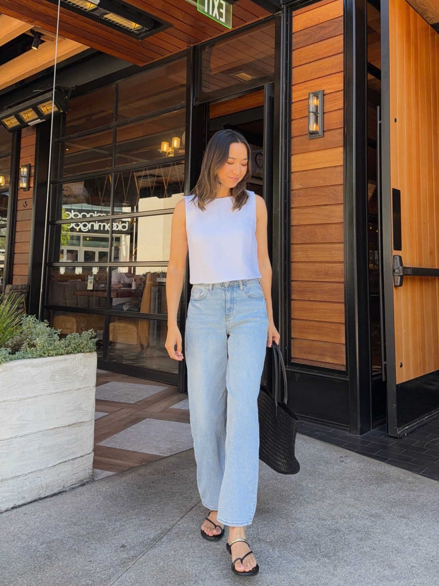 Simple casual chic outfit for a day at the mall - summer outfit with jeans 

Aritzia linen top, on sale!
Quince $50 barrel jeans - very stretchy & comfy, runs a bit snug. Size up if you prefer a little more room in the waist. Pants look terrible on website lol they look much better in person