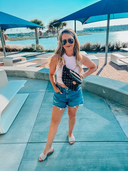 Casual summer vibes from Florida ☀️ these Abercrombie shorts are my fav, the provide lots of coverage at the back and high rise in the front 🙌🏼 

#LTKunder50 #LTKSeasonal #LTKstyletip
