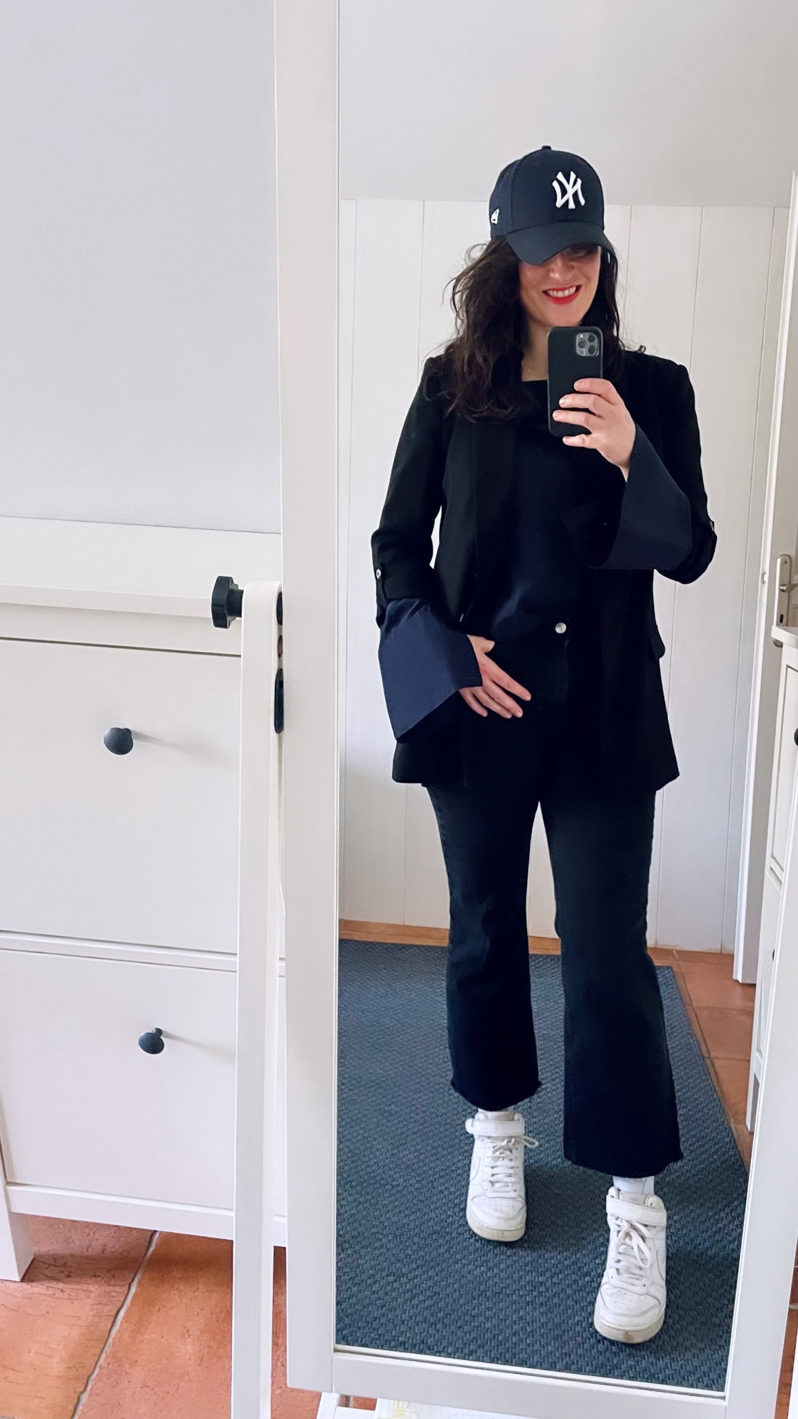 . Navy baseball cap #newera (linked)
. Black blazer #zara
. Navy silk blouse #cos
. Black flare cropped "Sienna" jeans #mango (linked)
. White high tops #nike (linked) 
. Pinky red lipstick #rouje


#LTKmidsize #LTKover40 #LTKeurope