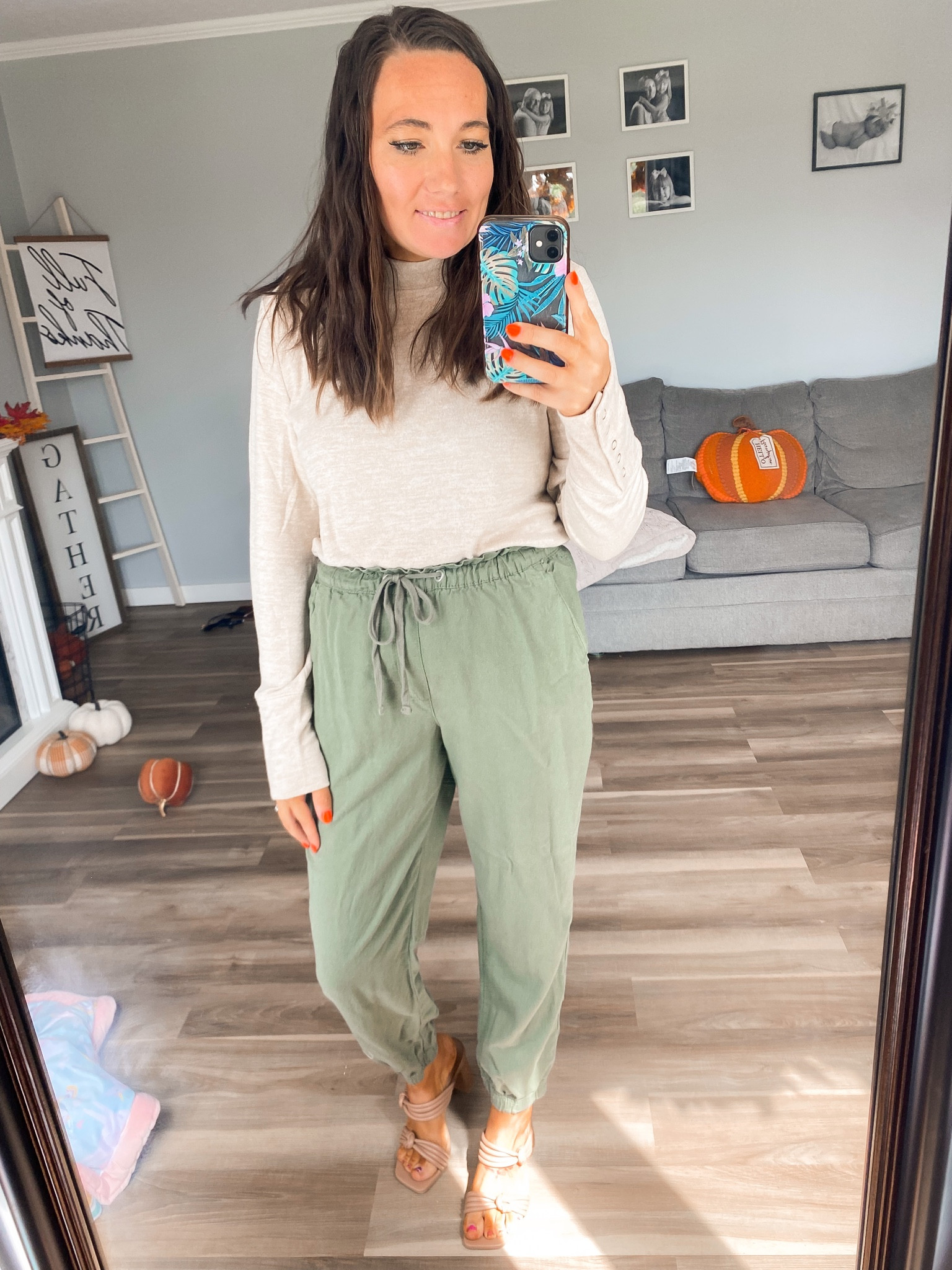 This pants are to good to not share, they are so cute and perfect for fall. They run true to size, I’m wearing a size medium. Elastic waistband on sale under $10

#LTKstyletip #LTKsalealert