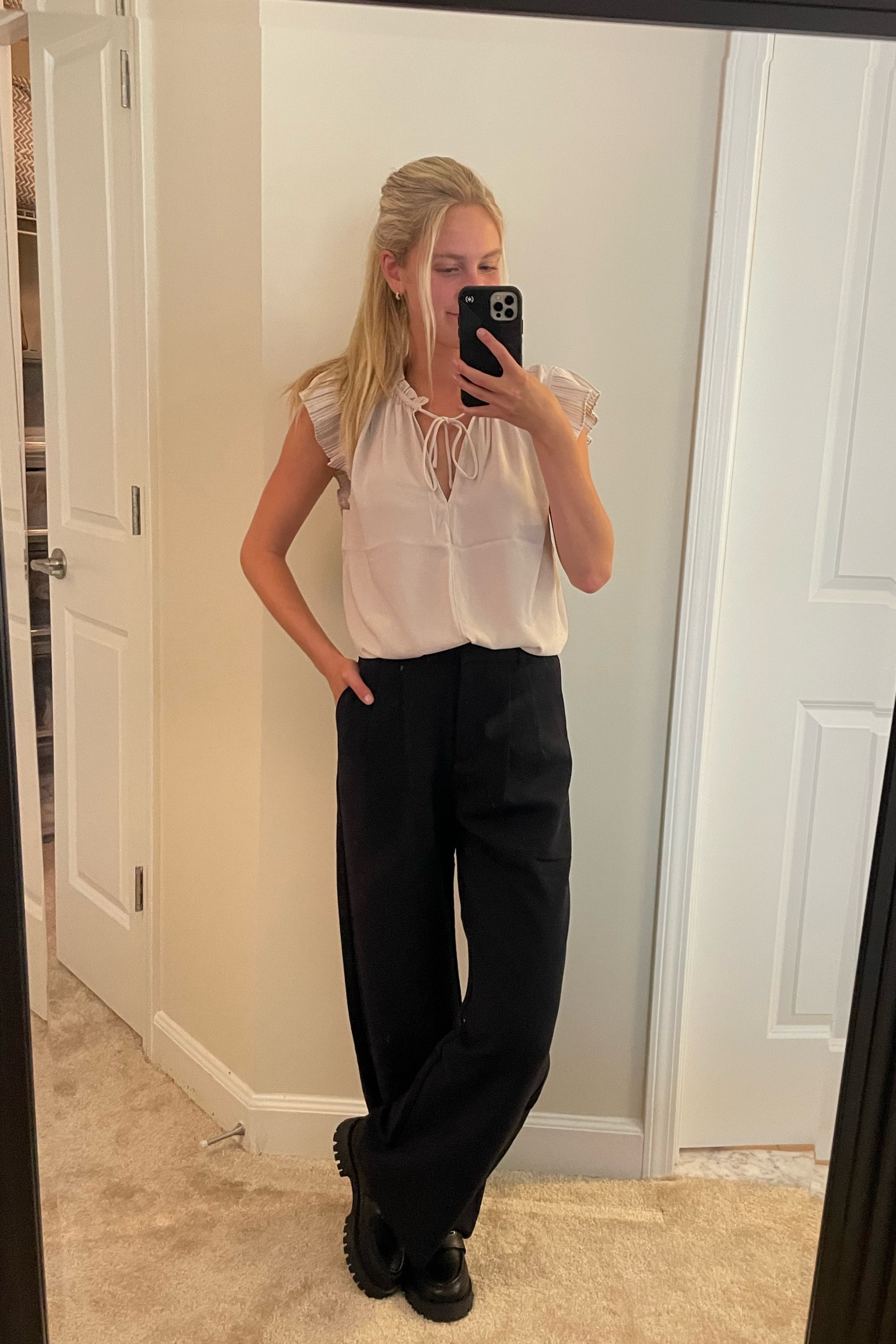 Size XS in top
Size 25 short in trousers
Size 6 in loafers
#abercrombie #workwear #businesscasual

#LTKworkwear #LTKunder100 #LTKFind