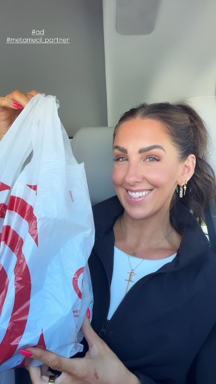 #ad Quick @Target pick up order, including my favorite new way to get more Fiber #Metamucil_Partner #TargetPartner @metamucil
†Diets low in saturated fat and cholesterol that include 7 grams of soluble fiber per day from psyllium husk, as in Metamucil, may reduce the risk of heart disease by lowering cholesterol.  One serving of Metamucil has 2.4 grams of this soluble fiber

#LTKdayinmylife #LTKActive #LTKSaleAlert