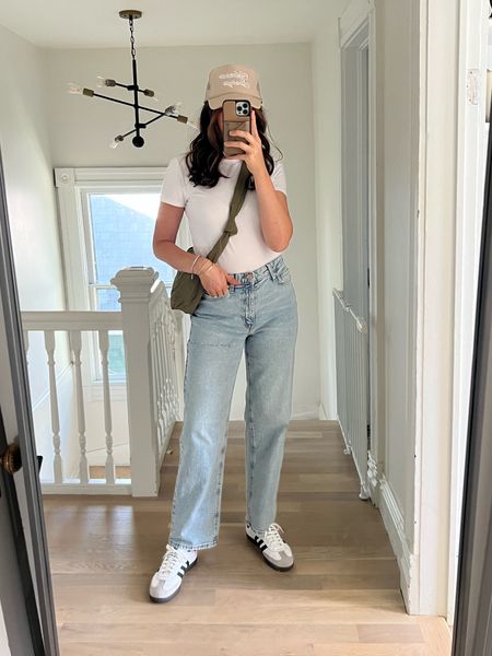 Relaxed fit 90s jeans, sambas , baby tee