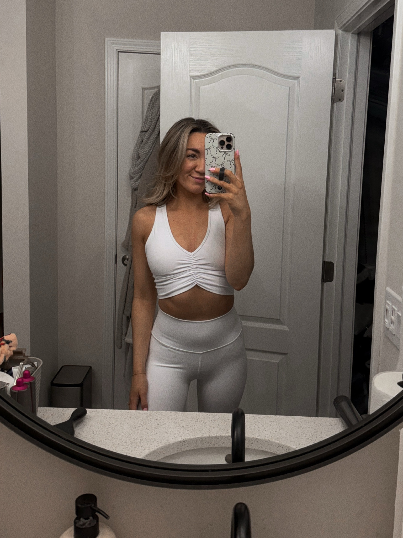 Alo yoga! Small in the top and XS in the leggings! 

#LTKFindsUnder100 #LTKActive