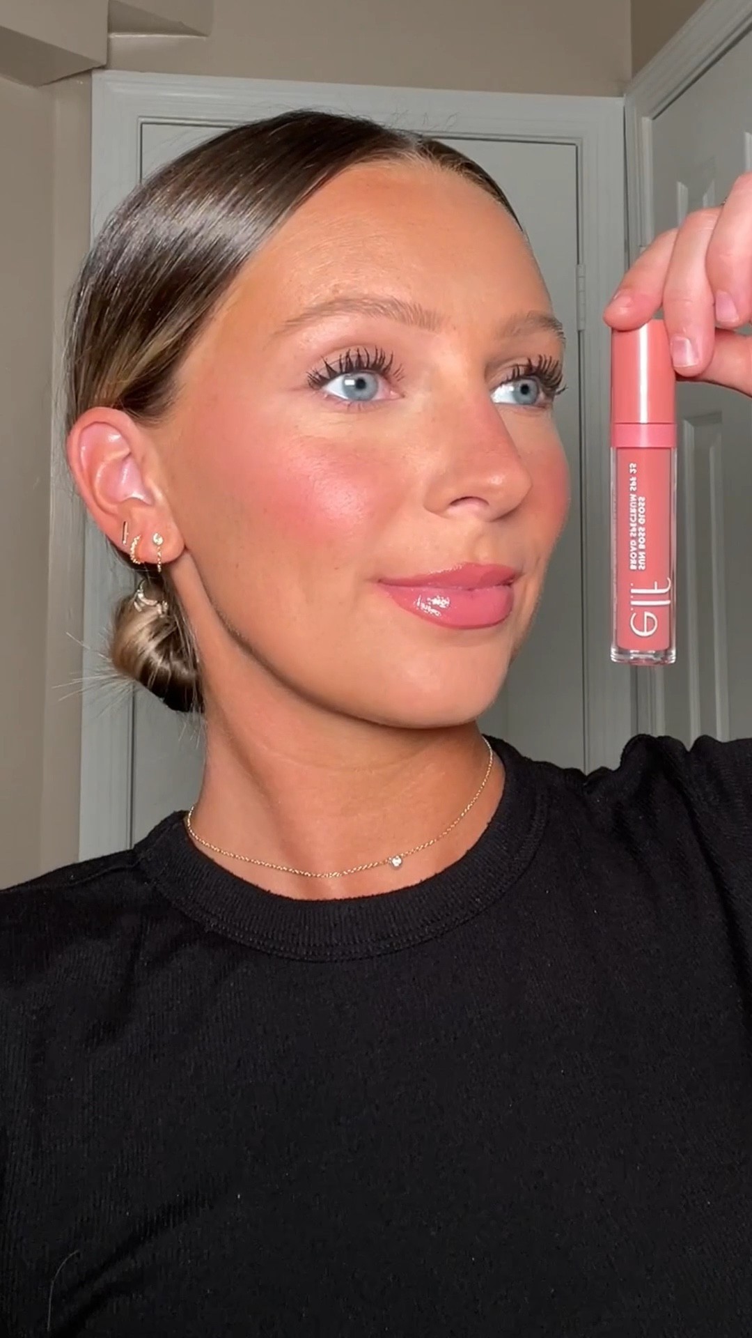 Affordable, pigmented, non sticky yet glossy, and has SPF! Love makeup that includes skincare👄

Elf cosmetics shade Blush Much?🫶🏻





Makeup
Makeup tutorial
Drugstore makeup
Affordable makeup
Elf cosmetics 
Lip gloss 

#LTKVideo #LTKSaleAlert #LTKBeauty