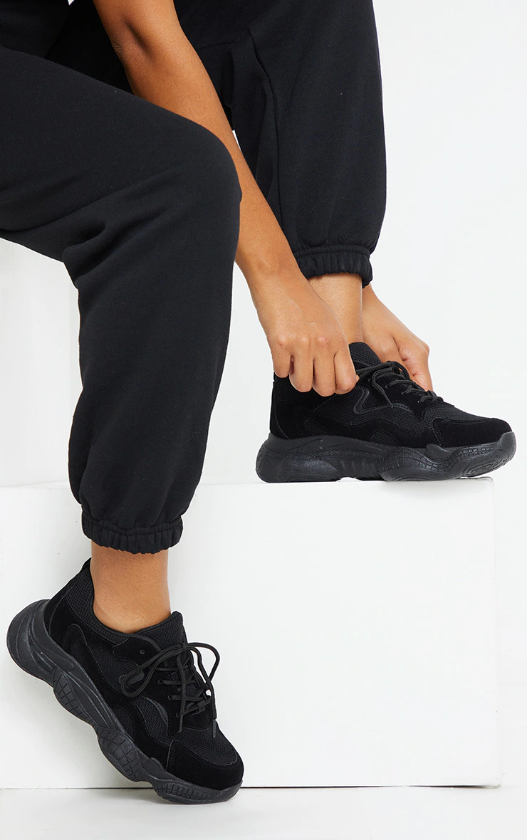 Baskets noires lacées à semelles double coussins d'air | PrettyLittleThing (FR)