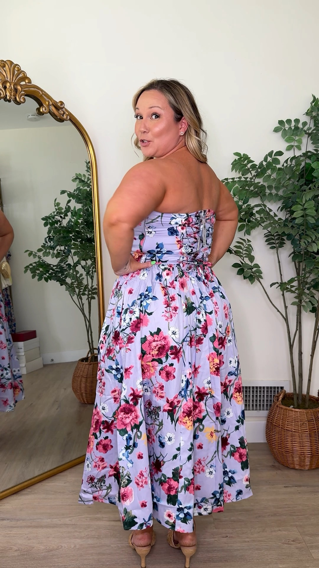 Last day for code AFLTK for 25% off at @abercrombie!! 
Cutest tube dress- it’s a bra free style, so it is a tad snug up top just fyi. 
You can tie it in the back for more waist snatching! Comes in other colors! 

Spring dress, Easter dress, brunch outfit, petite style, floral dress, spring outfit, Mother’s Day outfit, resort wear 

#LTKPetite #LTKMidsize #LTKSpringSale