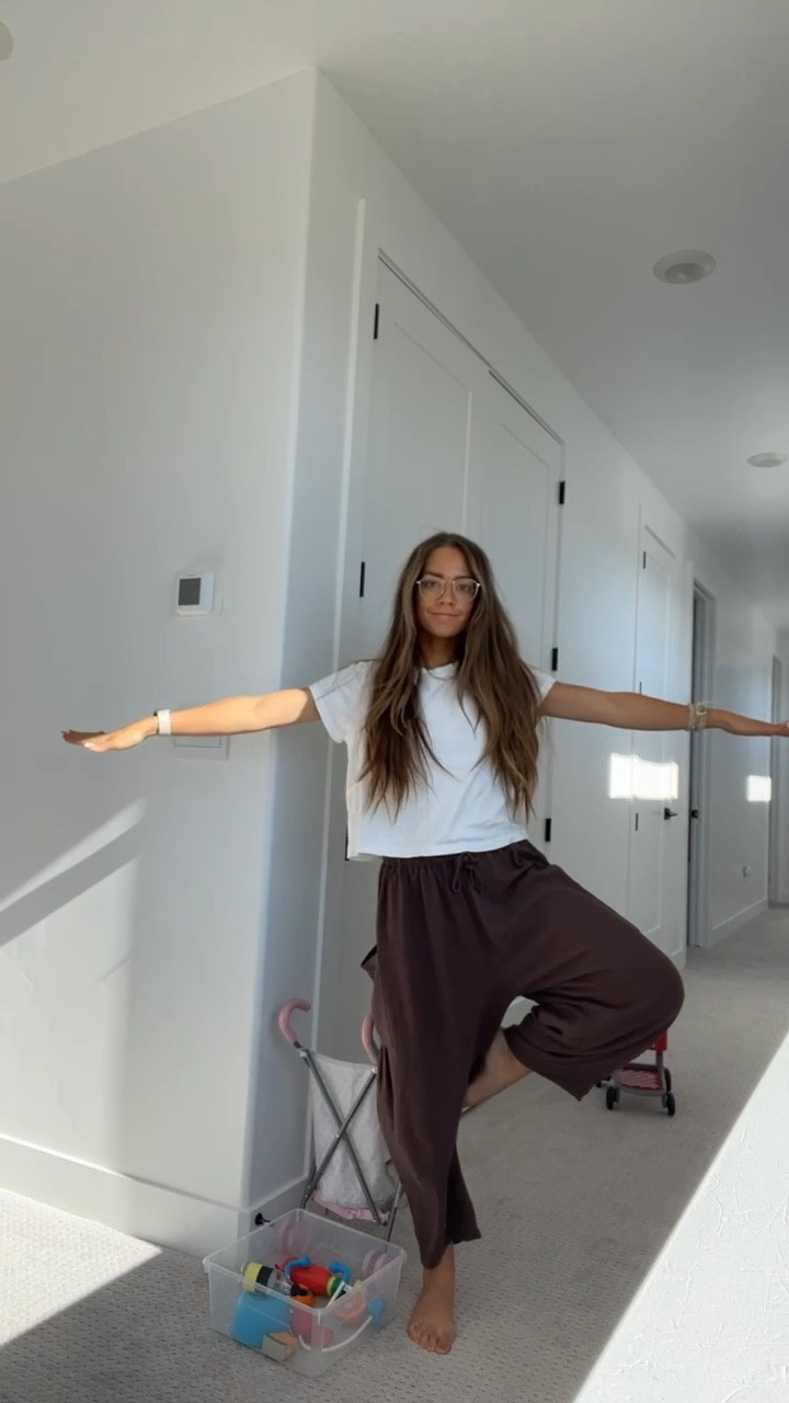 Been loving this outfit lately!!! Runs TTS and so cute and comfy!!

Sizes
Tee// Small
Pants// Small

#LTKStyleTip #LTKU #LTKVideo