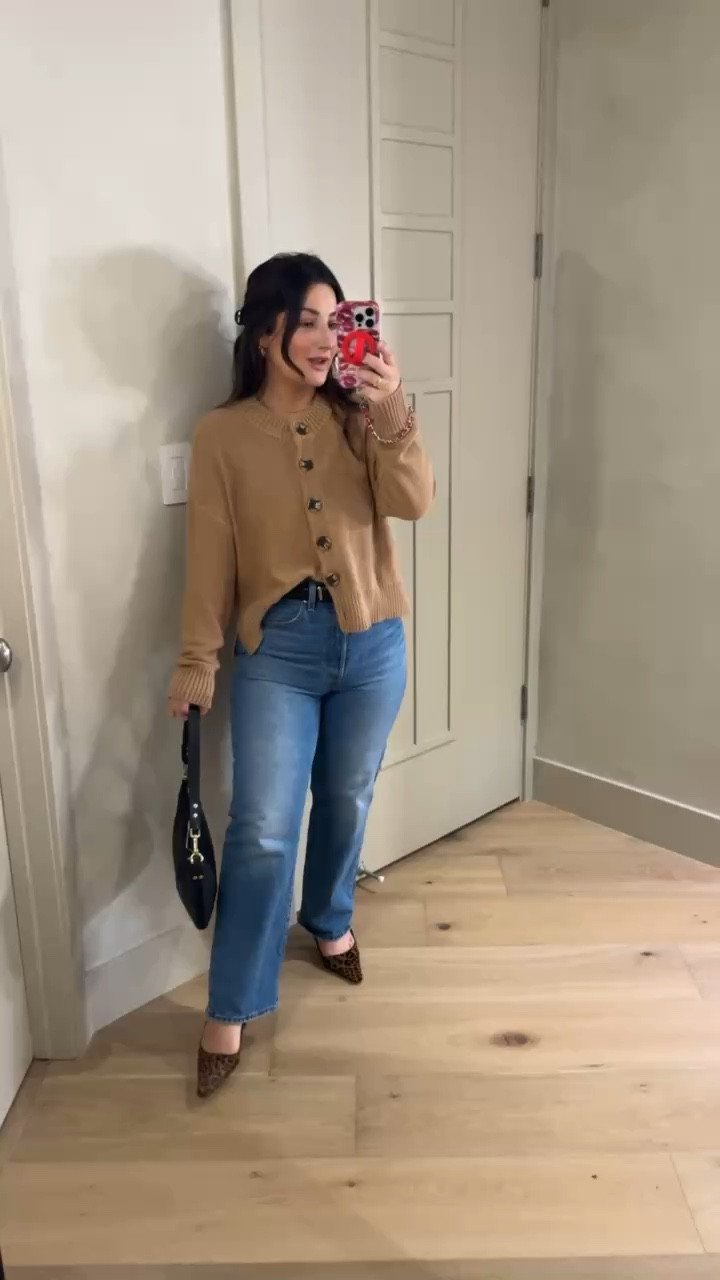 Petite friendly outfit! 
Cardigan size small 
Jeans size 27 
5’0” 140lbs

#LTKootd #LTKPetite #LTKSaleAlert