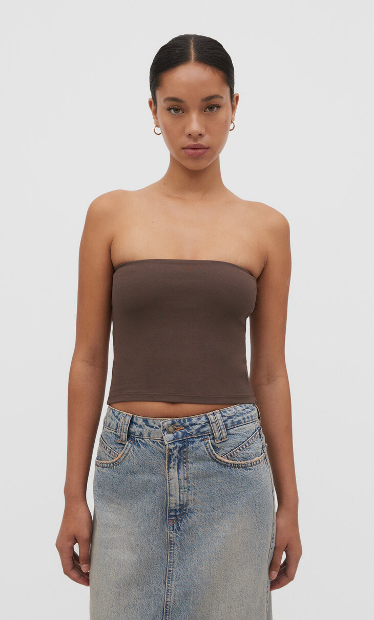Bandeau top with a straight neckline and exposed shoulders. Available in a range of colours. | Stradivarius (UK)