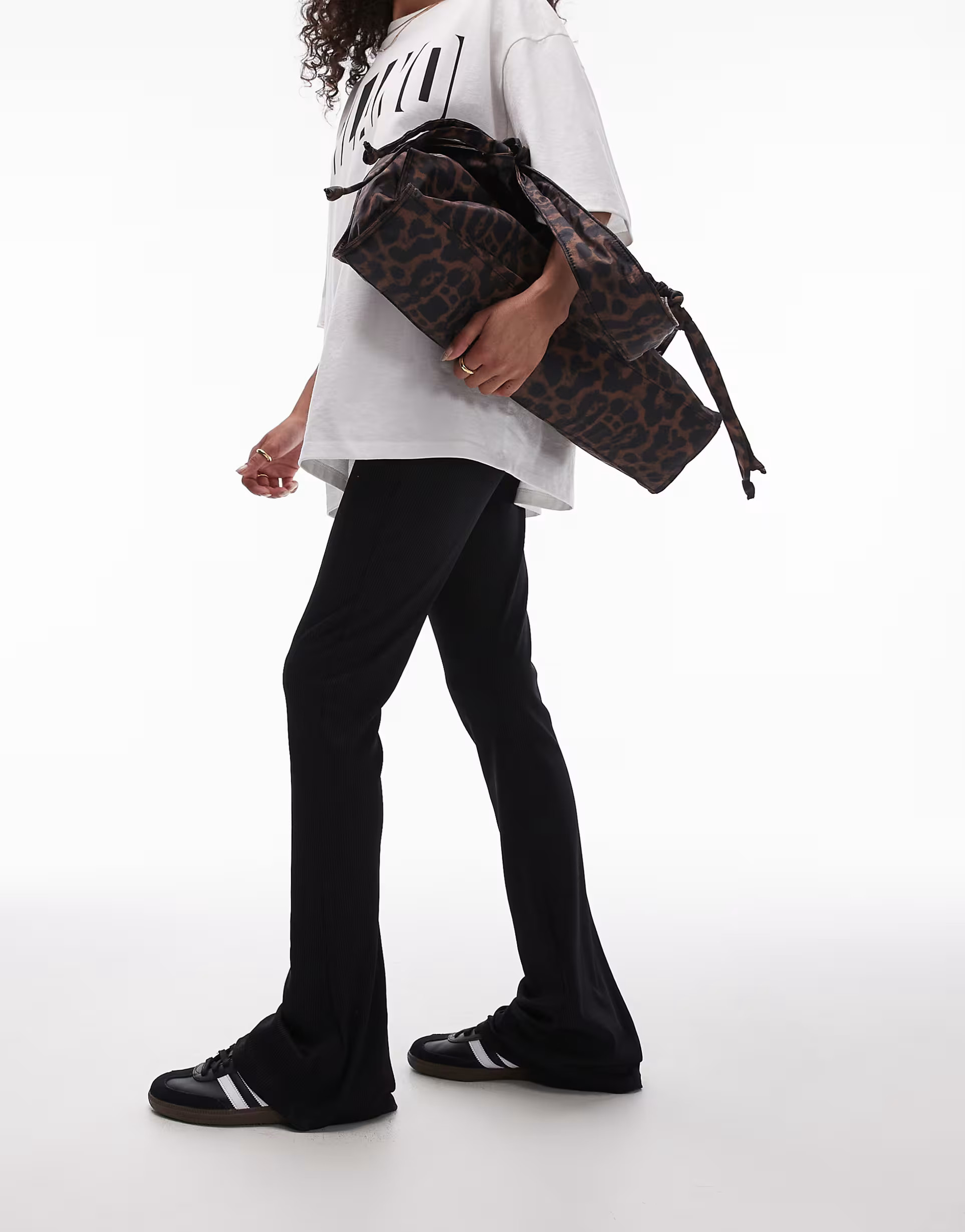 Topshop – Enge, gerippte Schlaghose in Schwarz | ASOS (Global)