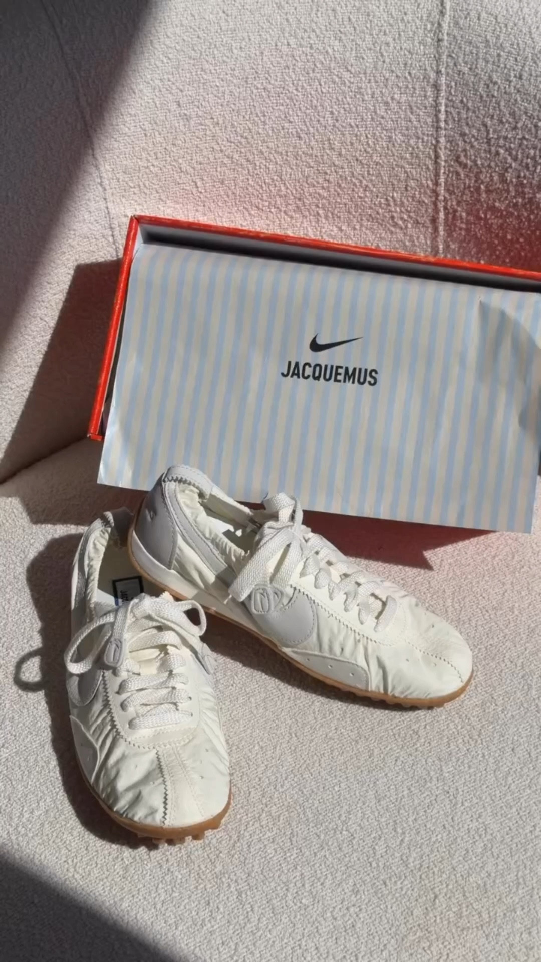 I’ll be wearing these Nike x Jacquemus moon shoes all summer long 🤍

#springshoes #itgirl #fashiontrends #sneakerheads #itgirlstyle cool girl shoes, it girl sneakers, 2026 sneaker trends, sneakers for 2026