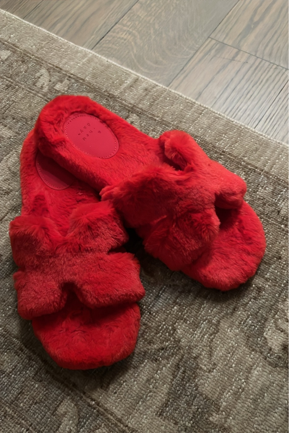 Slip into Soft ♥️🌹

#valentines #galentines #valentinegiftguide #gifts #galentinesgift #slippers #ltkshoecrush #style #funfinds #ltkhome 

#LTKGiftGuide #LTKParties #LTKSeasonal