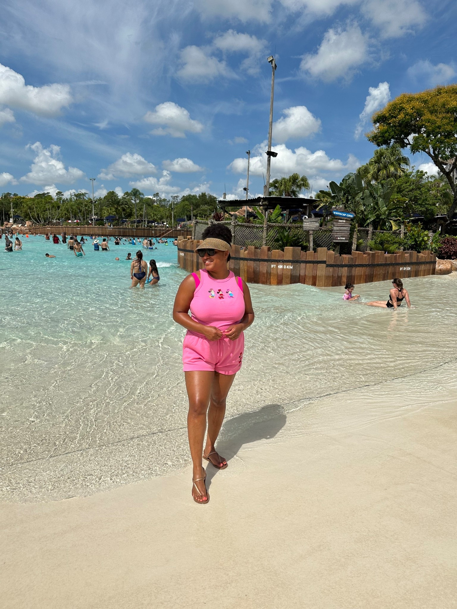 Midsize Disney world outfit ideas