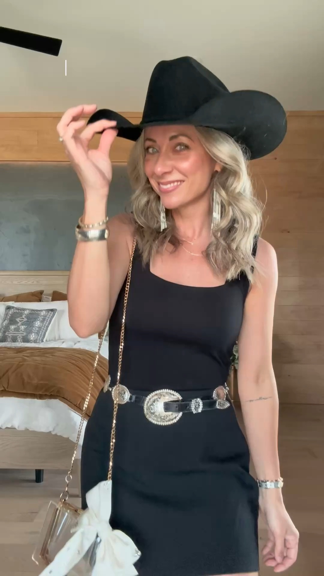 I couldn’t find anything for the concert, so when all else fails, just wear all black! My skort is an absolute closet staple from Abercrombie! Wearing a small! Top is a bodysuit from Old Navy, also small! Hat is Stetson and boots are Tecovas and run tts!!!! Belt is vintage so I can’t link, but would be an easy find for a dupe! 

#LTKPetite #LTKgrwm #LTKFestival