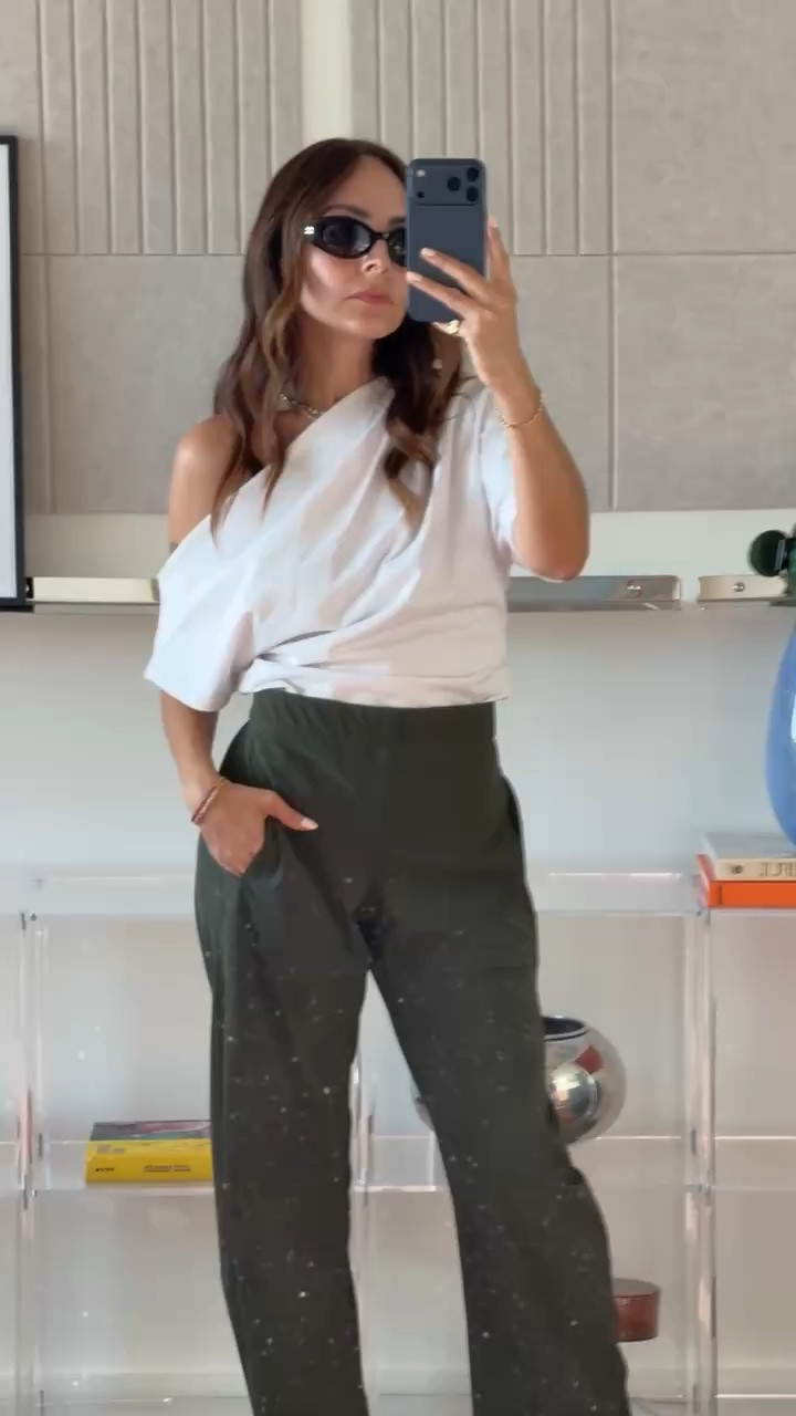 My go-to pants! I wear a size 0 in the linen & 2p in the looser fit. They’re comfortable, fit like a dream, and great for petites!

#LTKootd #LTKSeasonal #LTKmomlife