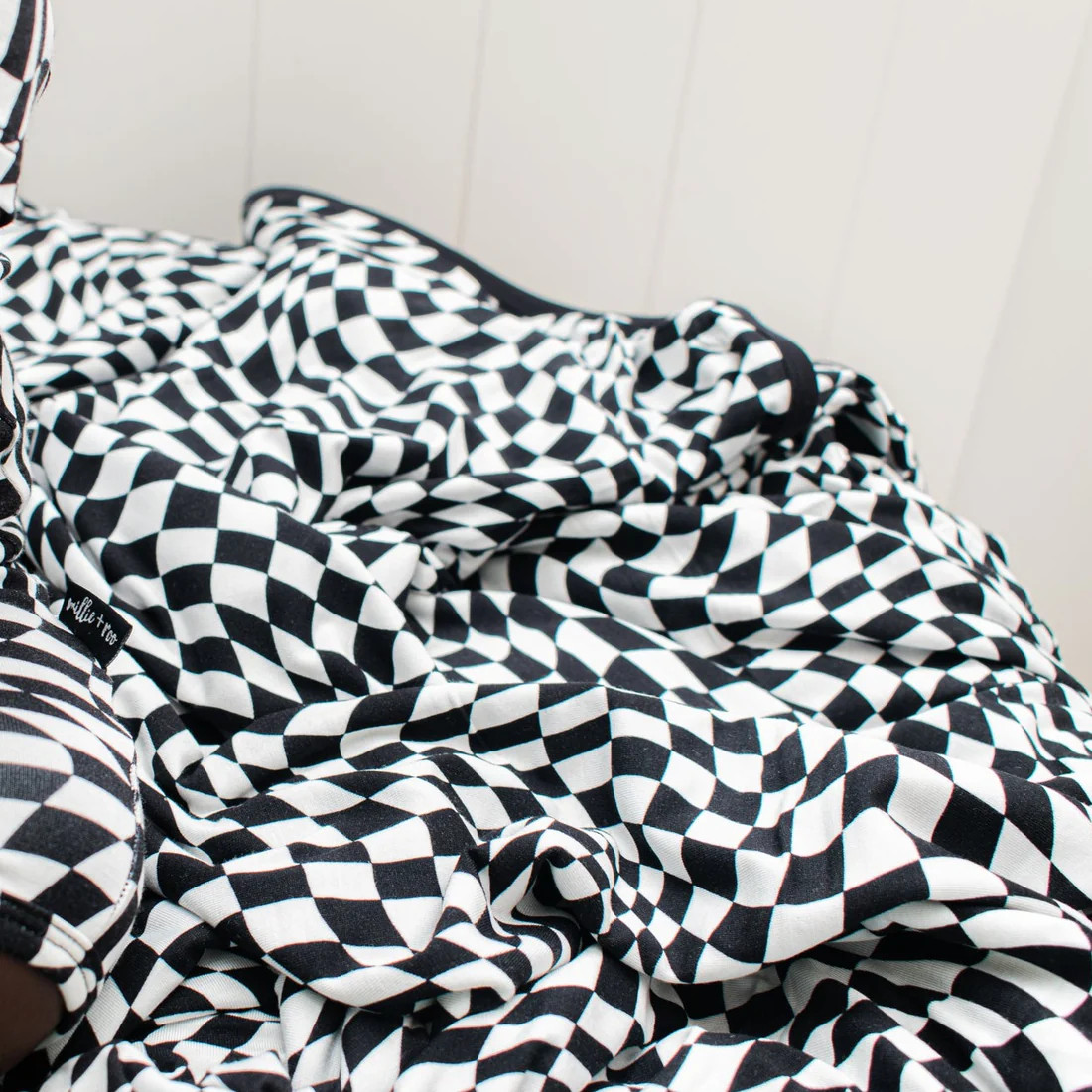 OVERSIZED COZY BLANKET- Black Dizzy Check | millie + roo