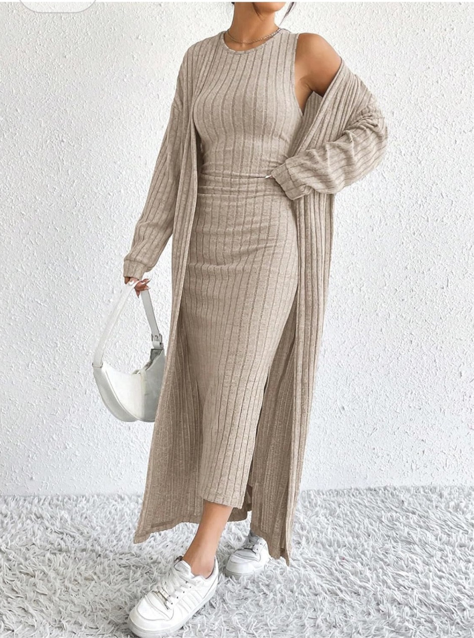 Super comfortable dress perfect for winter! ❄️ stretchy! Fits my pregnant belly!! 🩷 love it! It’s so soft!! 