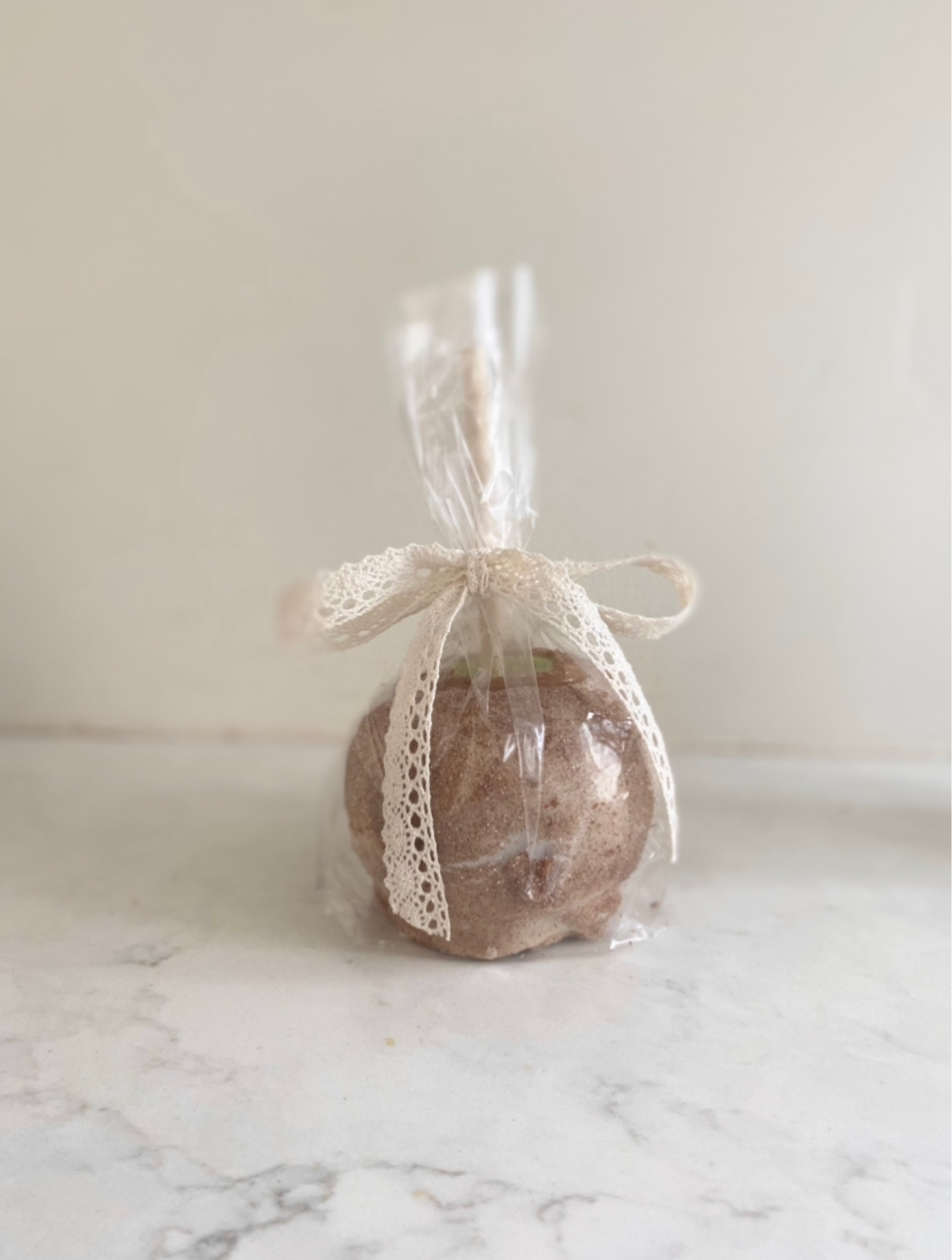 The best caramel apple you will ever have! Make it yourself 🥰😍 full recipe on our website!

#LTKfamily #LTKhome #LTKSeasonal