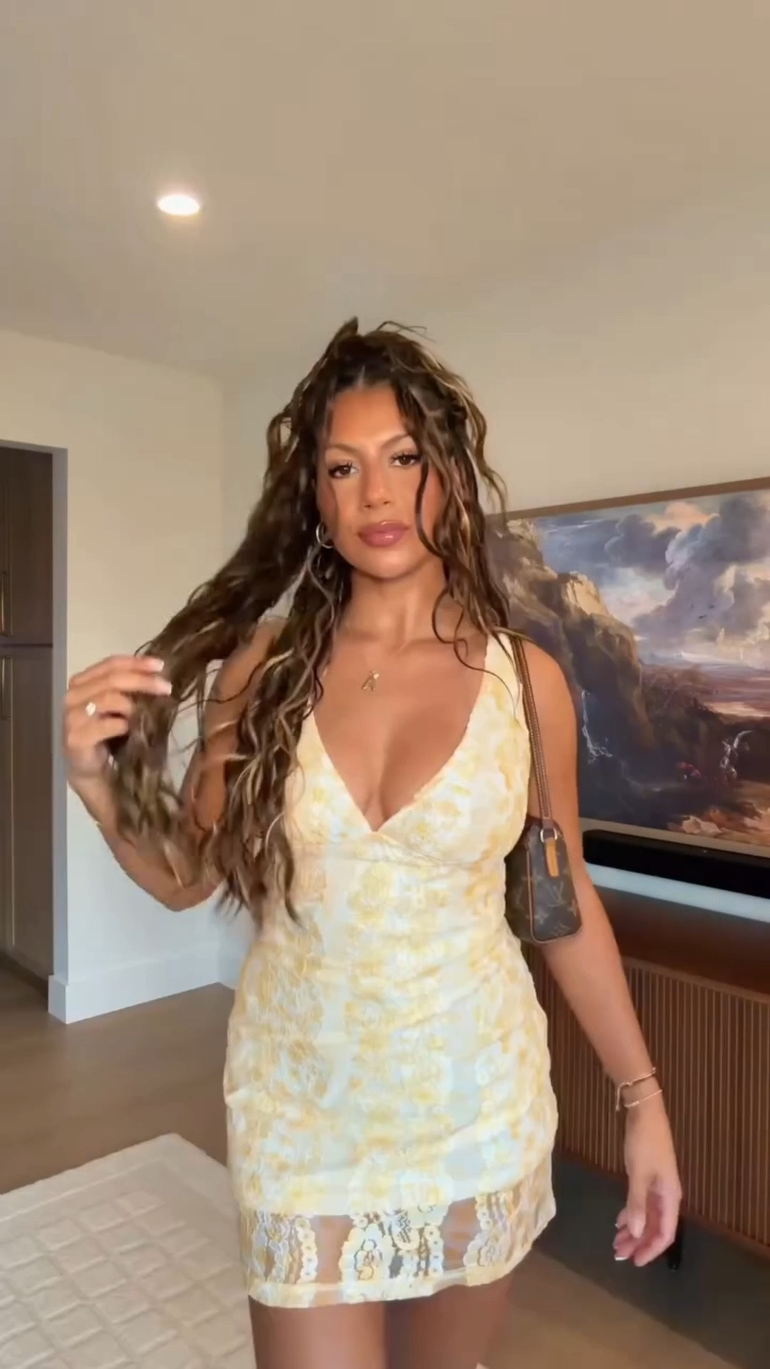 A lil grwm with my new miracle knot braids!! 💛✨ so cute and easy to style & go! Let me know if you want hair & outfit deets! 🫶🏽

#miracleknots #miracleknotbraids #braids #summeroutfitideas #summerdress