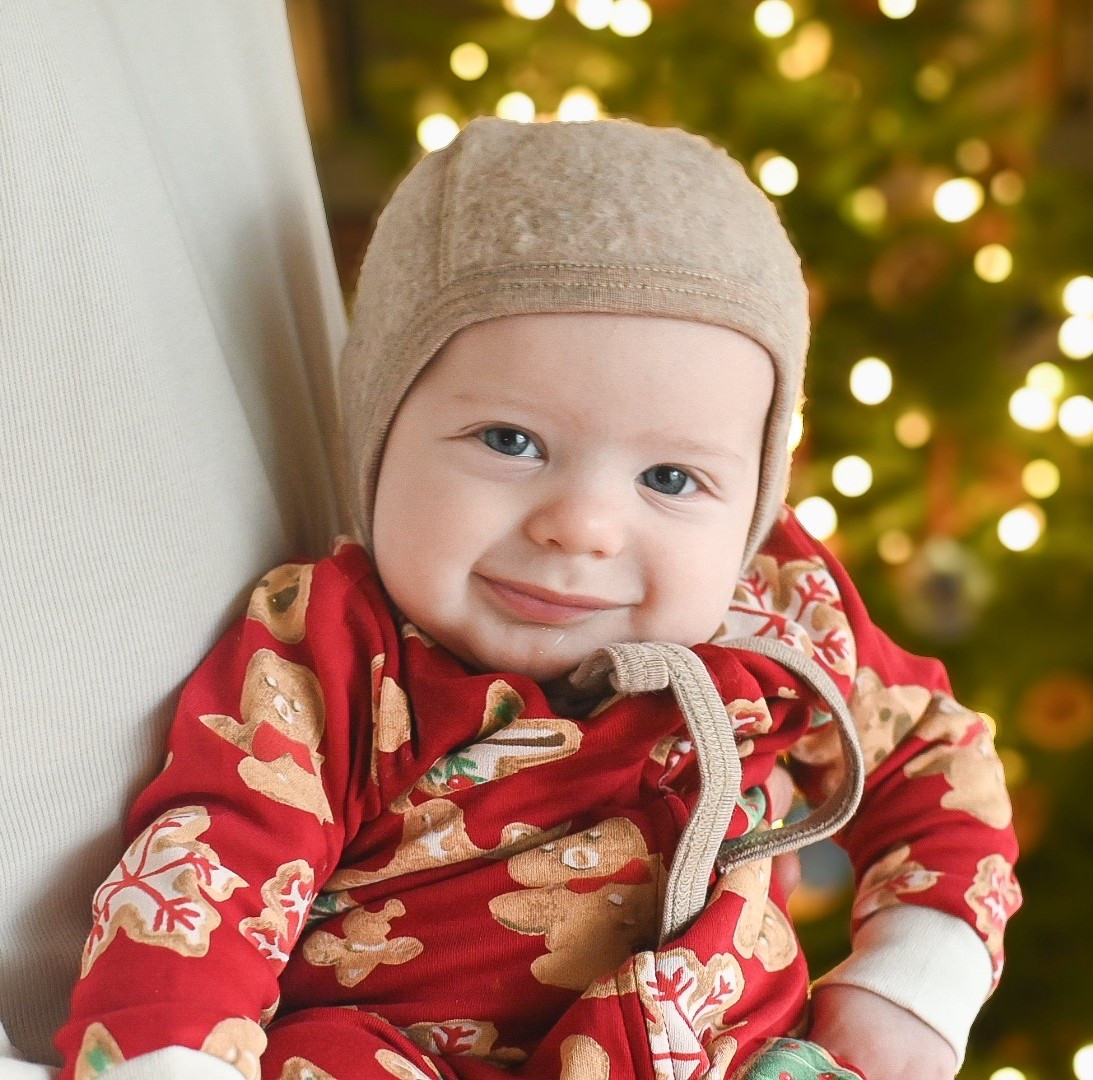I’ve been asked SO MANY times about this little merino wool hat - it’s the best! It kept our babe warm even when we were out all day in chilly Finland 🇫🇮 

It’s from a small company, too, which I love!
