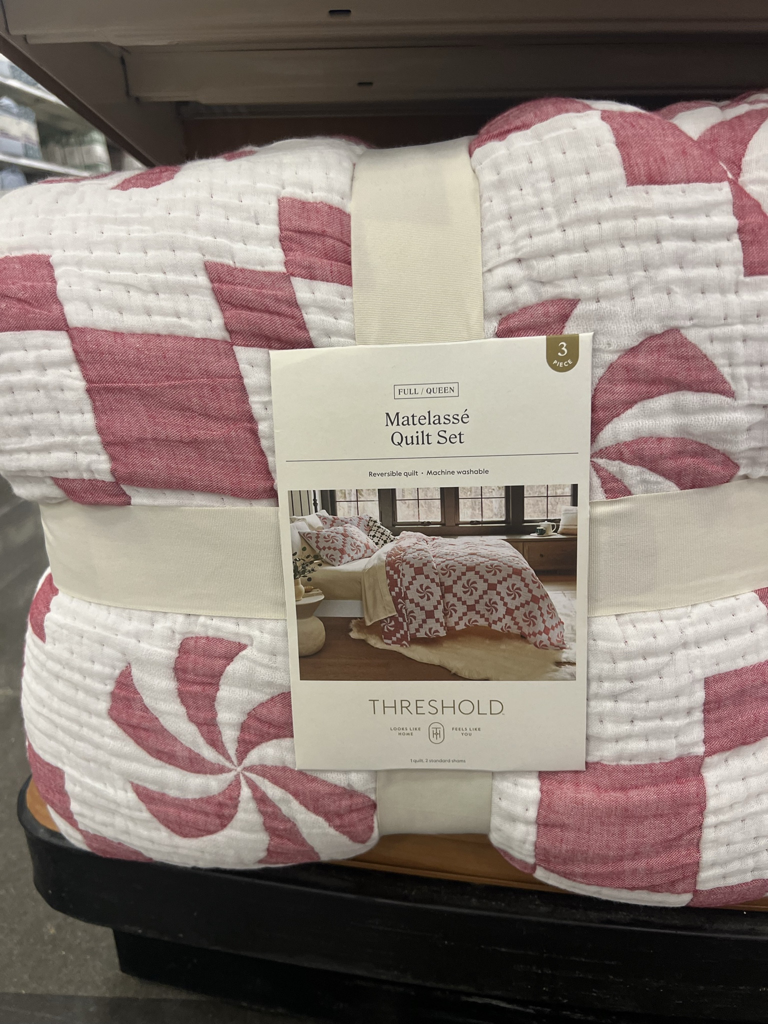 Love this for seasonal Christmas bedding! #Christmasbedding #targetfind

#LTKHome #LTKSeasonal #LTKHoliday