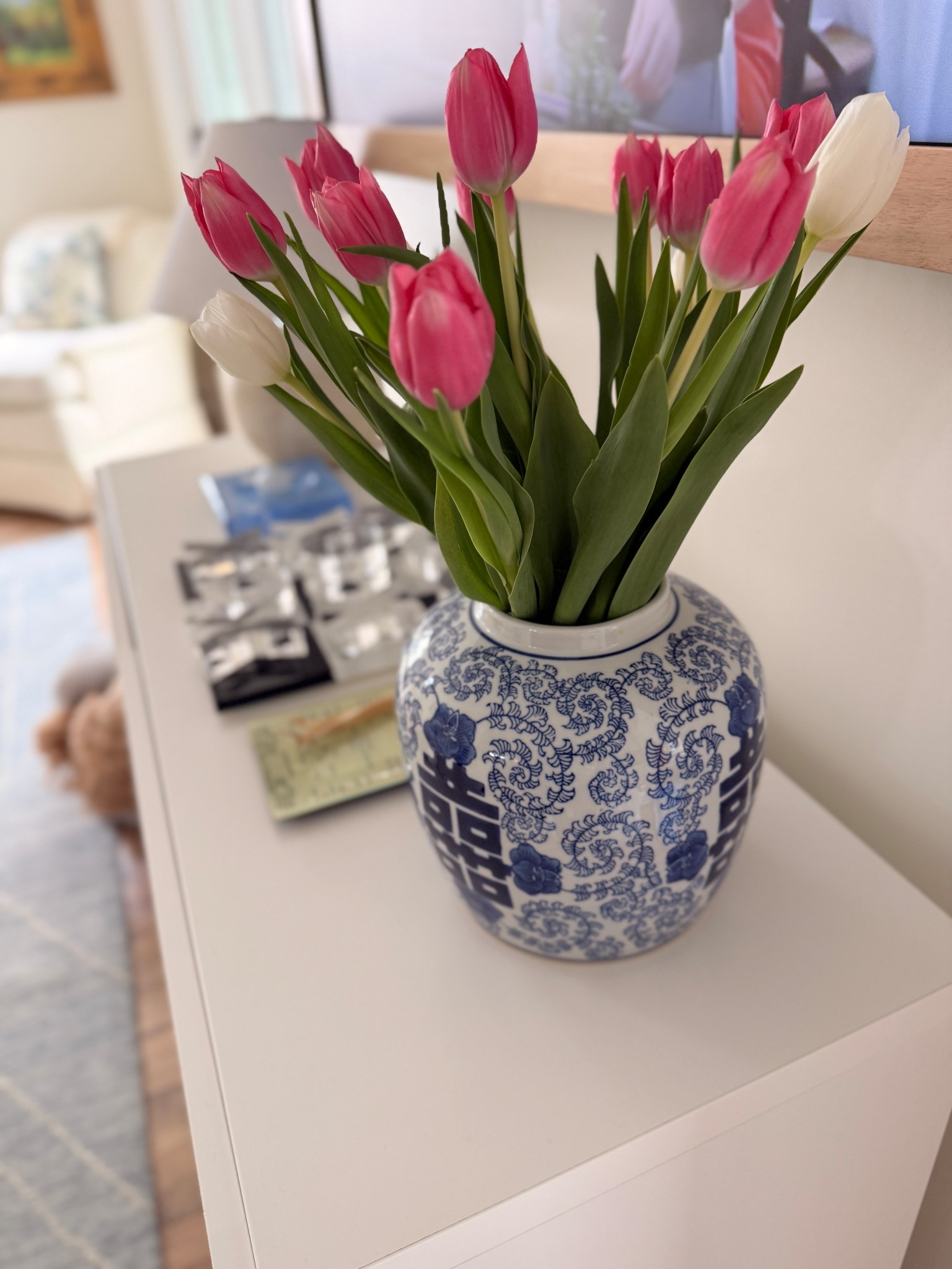Spring has sprung!!!!   Loving my tulips in this ginger jar :)

#LTKMothersDay #LTKTravel #LTKOver40