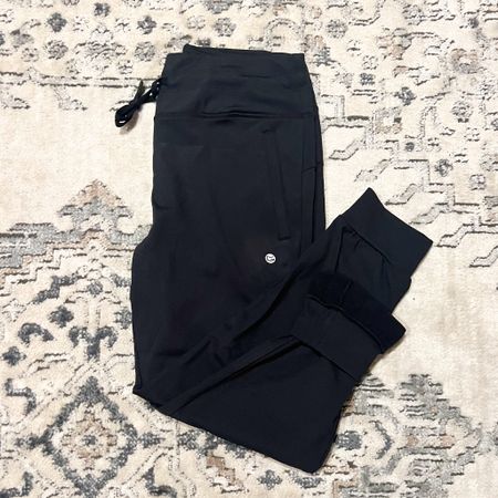 DEAL on the absolute BEST fleece lined joggers! I wear these TTS in a large and they have been a lifesaver this winter.

#LTKmidsize #LTKover40 #LTKfindsunder50