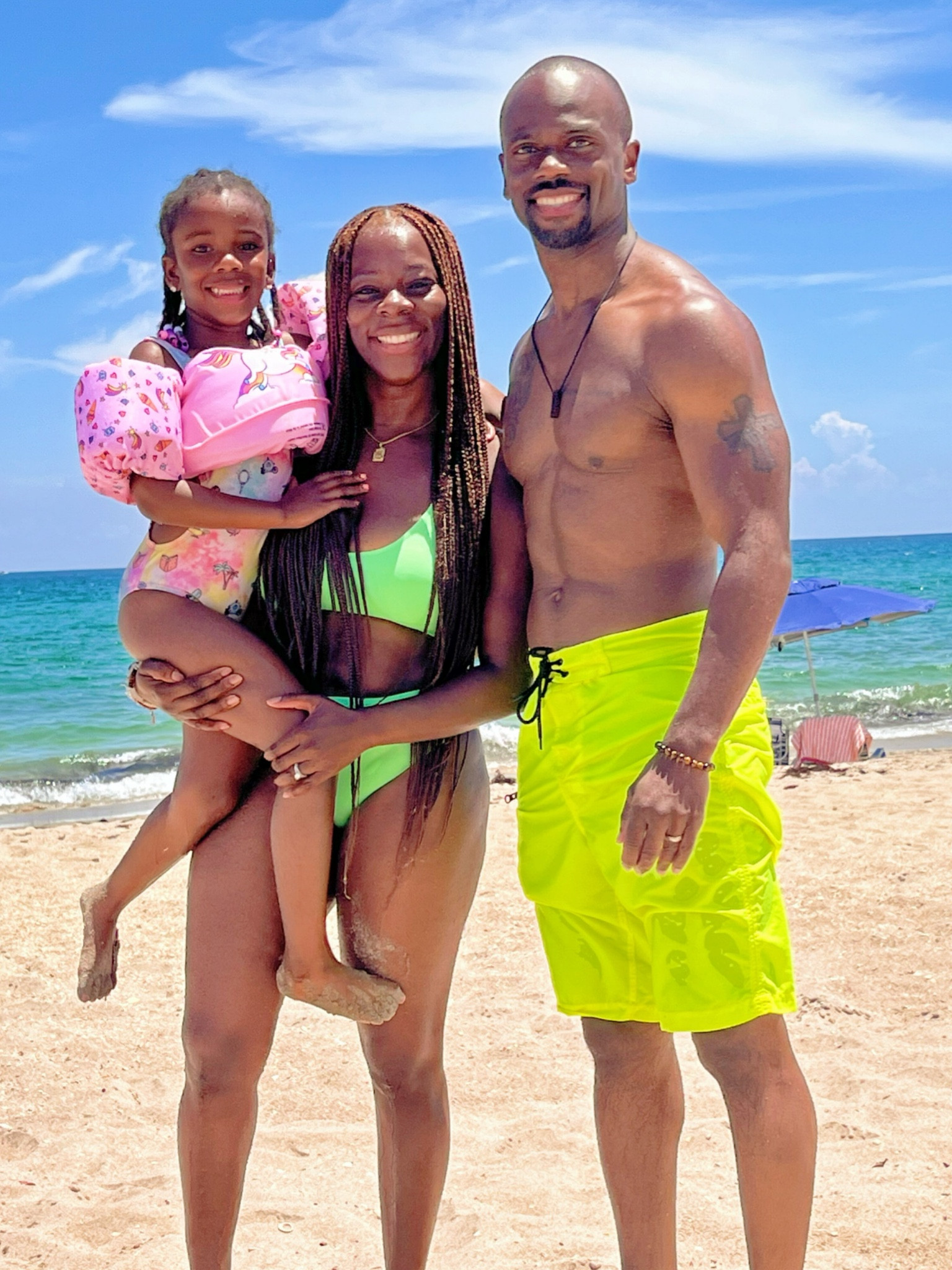 Getting ready for the #familysummervacation …. It’s a family thing ~ #NeutrogenaSkinCare #neutrogenasuncreen #ltkfamily #neutrogenamen #neutrogenakids

#LTKkids #LTKswim #LTKtravel