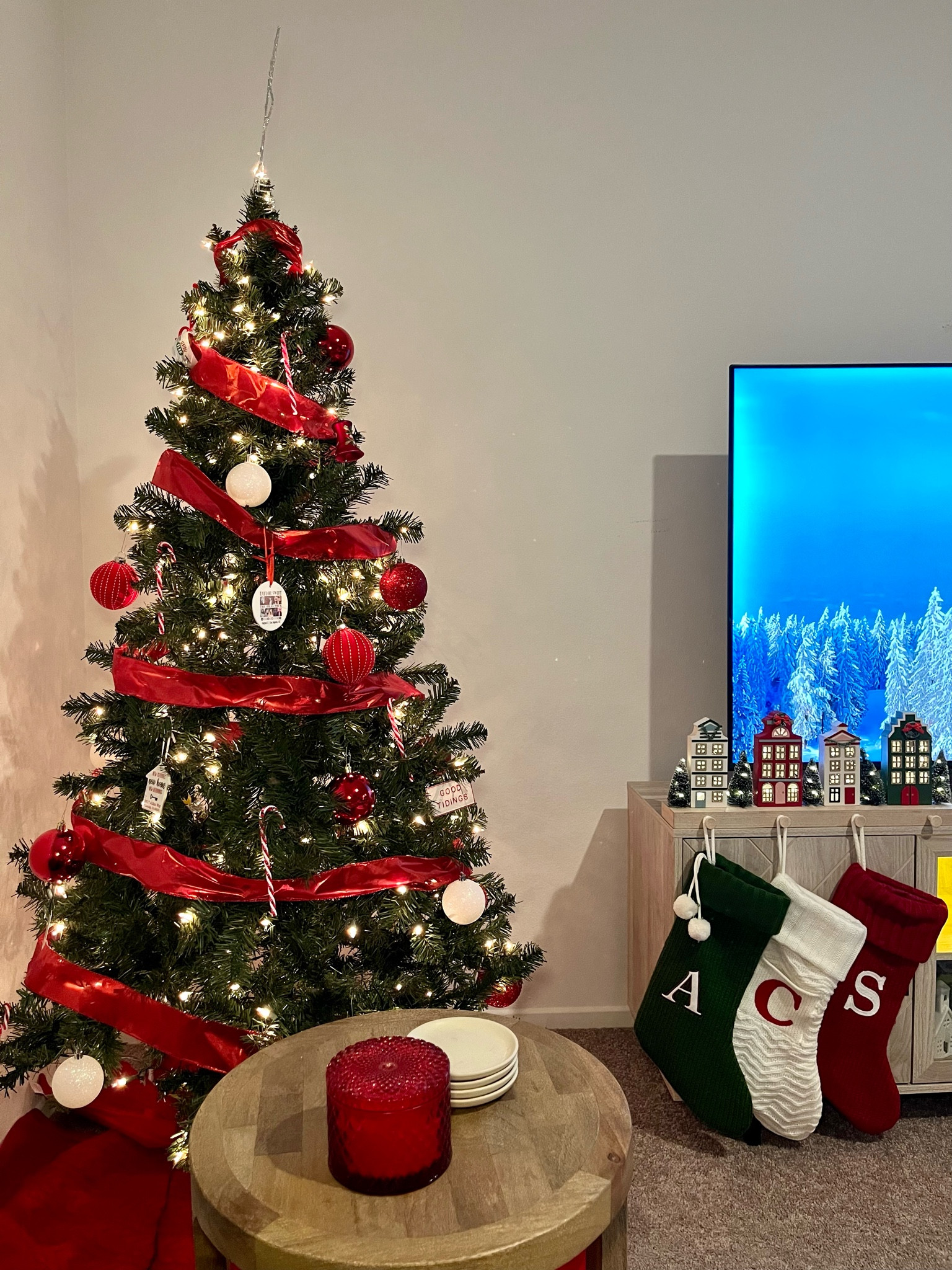 The holidays are FINALLY here🤩😍🎄❤️🎅🏻

#LTKSeasonal #LTKHoliday