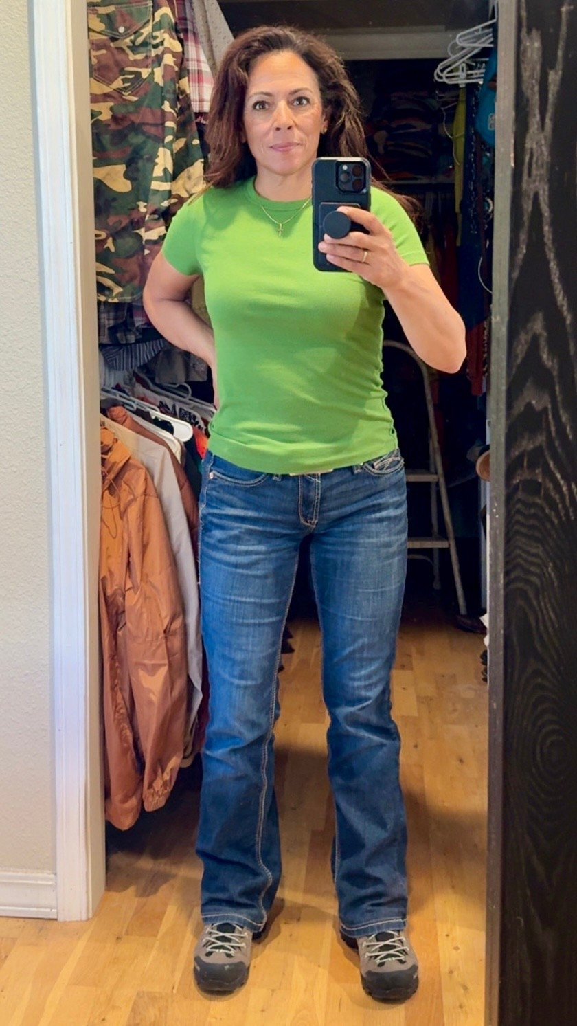 🌺 Keeping it simple & practical today. I’m home to take my mom to an appointment, so I reached for my spring-palette basics—a Banana Republic short sleeve ribbed tee that feels put-together without trying. Paired it with my trusty Salewa waterproof hikers (yes, the same pair I wear hunting 🏹 because comfort and versatility matter when your day shifts from errands to the outdoors.

#SpringStyle #EverydayOutfit #LTKOutdoors #BananaRepublicStyle #HikingShoes #HuntressStyle #LTKSpring #PracticalStyle

#LTKOver40 #LTKTravel #LTKPetite