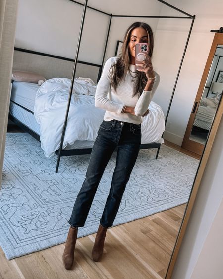 the obsession i have with these crop black jeans is next level!! 🖤 run tts, wearing size 25 


#jeans #denim #favejeans #blackjeans #cropjeans #winteroutfit 

#LTKstyletip