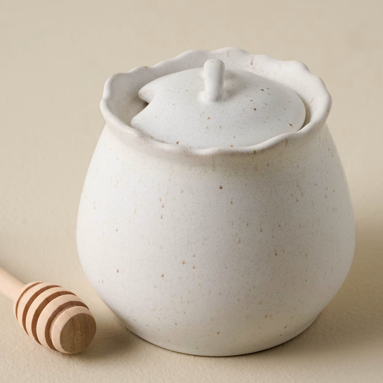 Madeline Ruffle Honey Pot | Magnolia