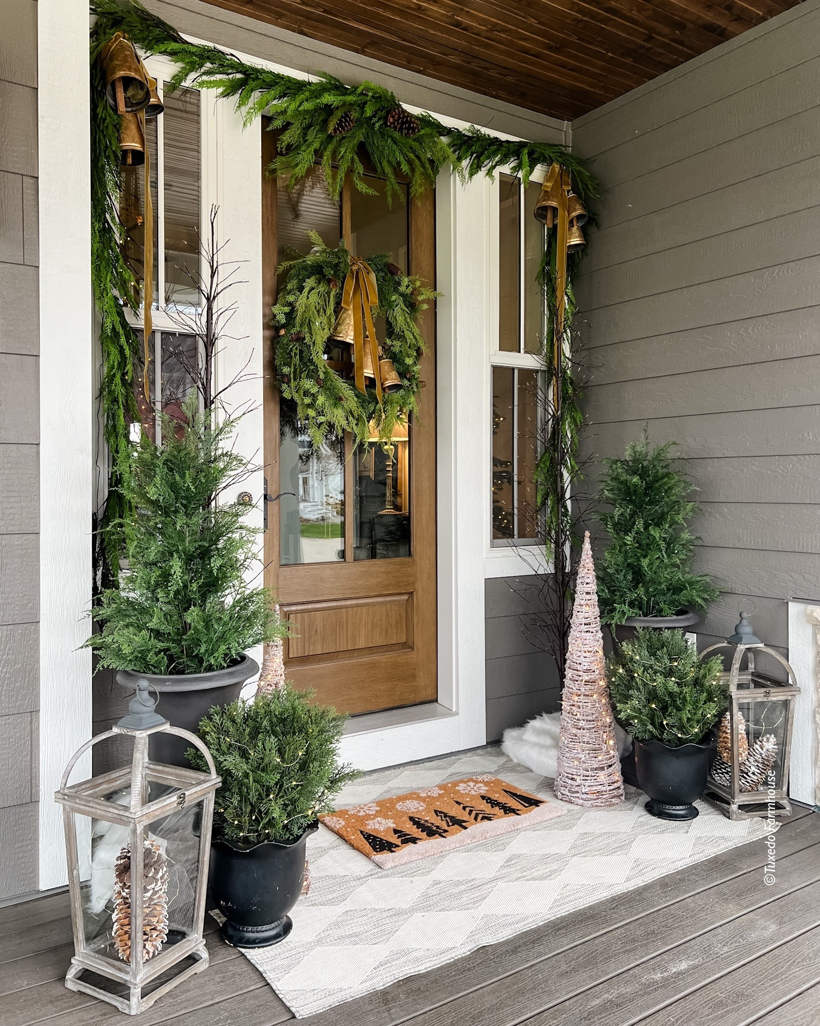 My front porch is holiday ready!


#LTKHoliday #LTKHome #LTKSeasonal