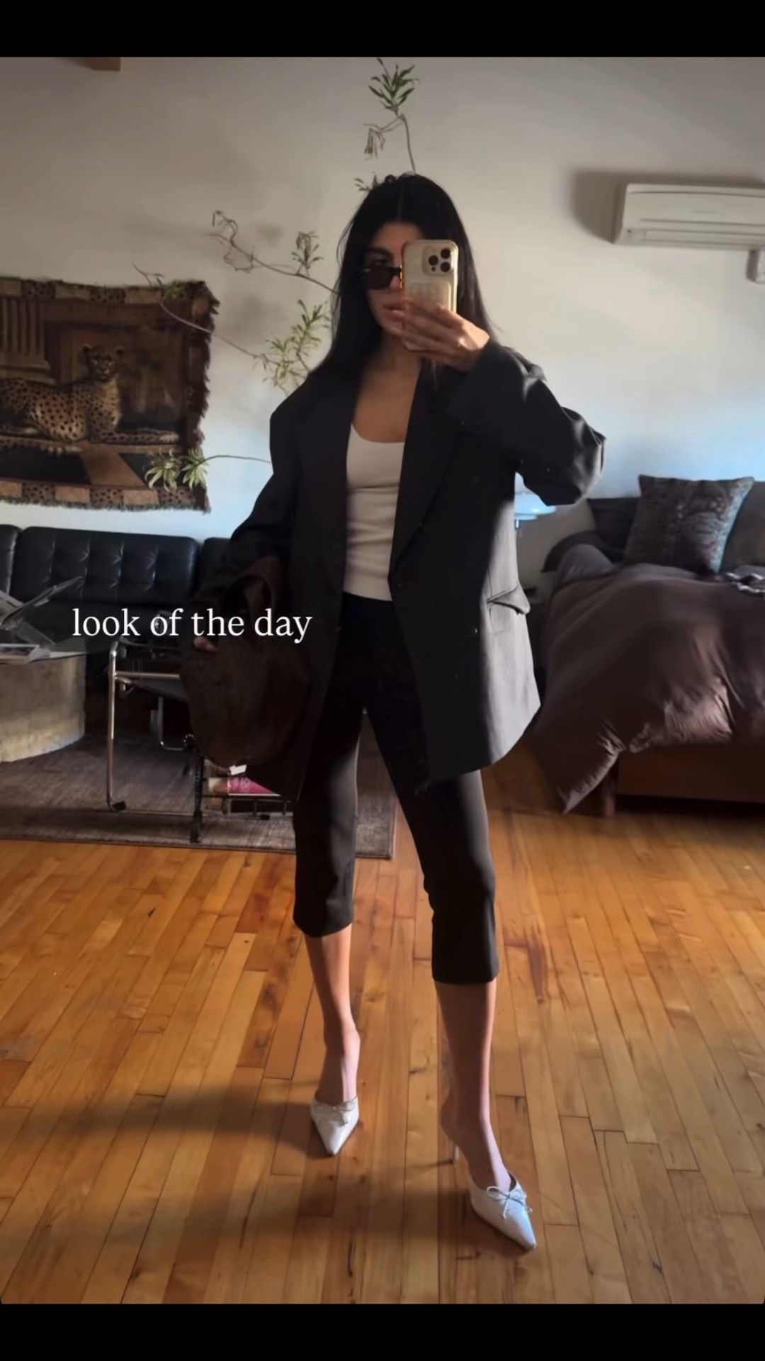 stories looks of the day 

Blazer, black capris, white kitten heels, chic and understated look, chic and simple look

#LTKootd #LTKgrwm