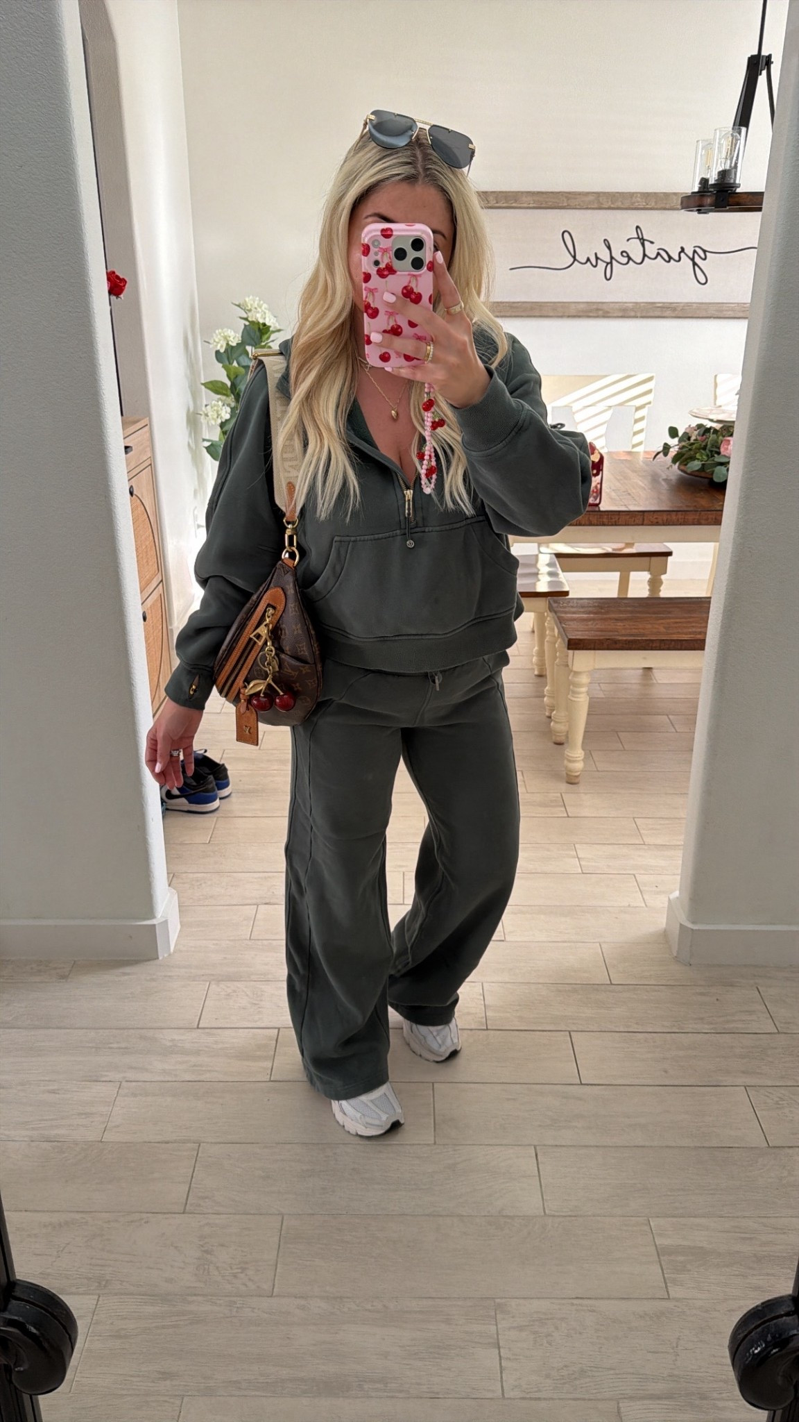 Everyday comfy cute outfit
Scuba xs/s
Wide leg scuba xs
Nike sneakers tts
@lululemon 