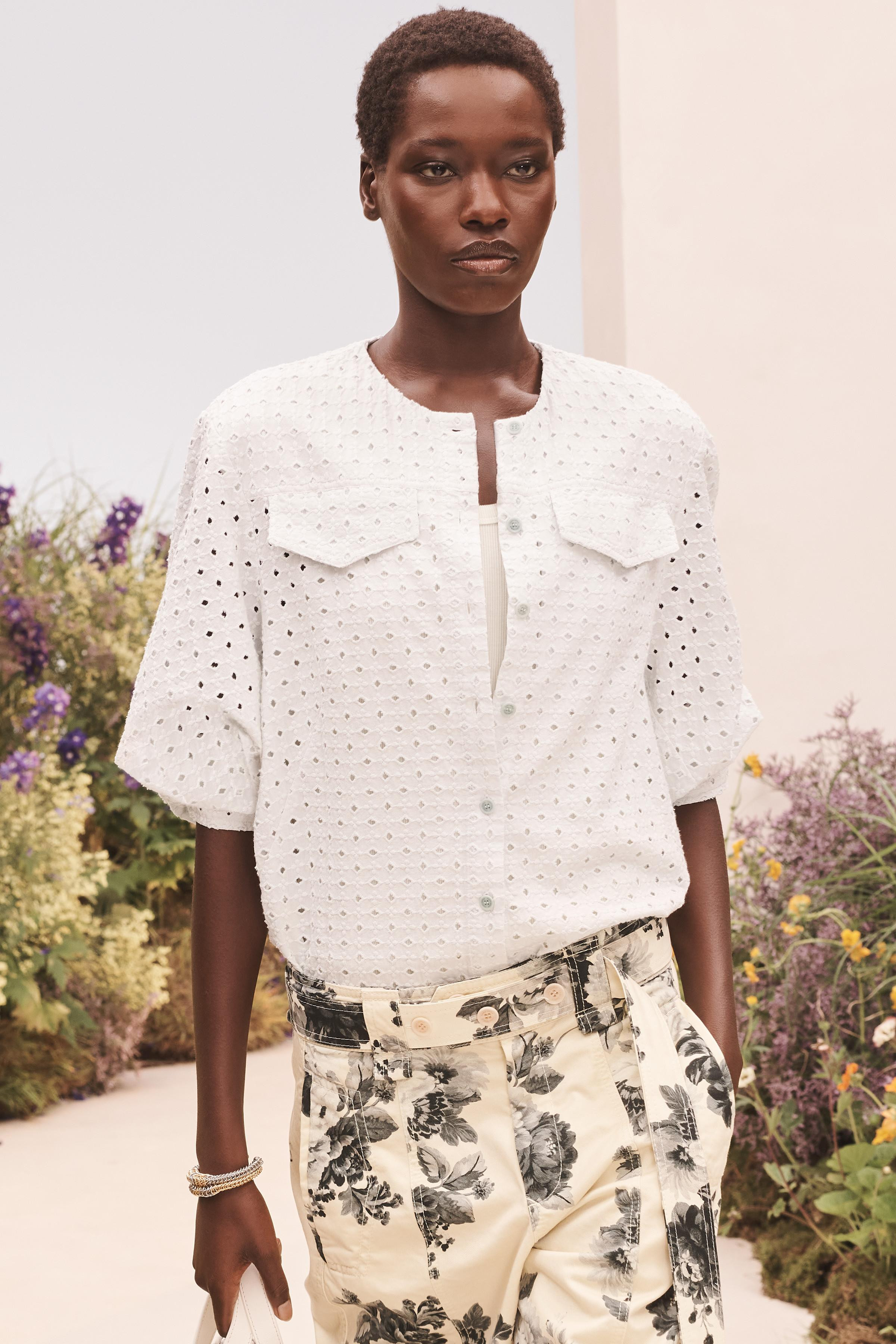 Wide-leg printed pants made from 100% cotton. Mid-rise with belt loops. Side pockets and back pat... | Zara US