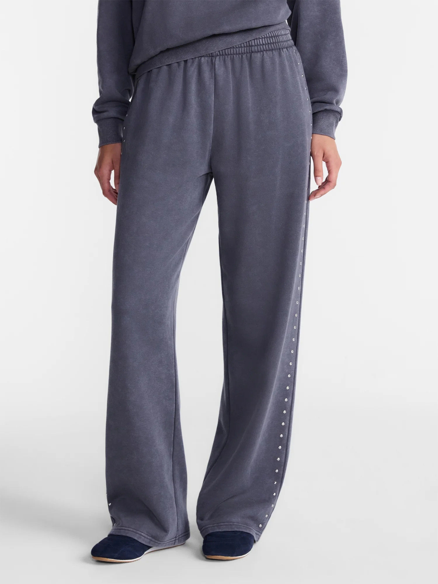 No Boundaries Mineral Wash Studded Sweatpants, 31" Inseam, Women's XXS-XXL | Walmart (US)
