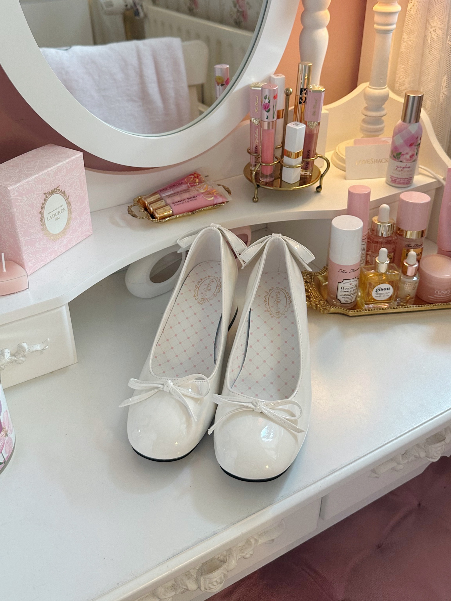 All the cutest princess shoes! 🎀 Embrace everyday magic with Dola Lovely ✨

#DolaLovely #AngelicDreams

💕✨🤍🌸💕✨🤍🌸💕✨🤍🌸
girly, pink aesthetic, princesscore, modern princess, parisian style, english style, cottagecore, shabby chic, preppy, classy, blair waldorf, gossip girl, romantic, hyperfeminine, dollette, coquette, bridgerton, balletcore, accessories, vanity, room, spring, summer

#LTKFindsUnder50