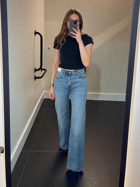 Jeans try on at Abercrombie 
26L in the 90s relaxed jeans in medium with raw hem
I’m 5ft 6 
Trying the black baby tee in a small 

#LTKstyletip