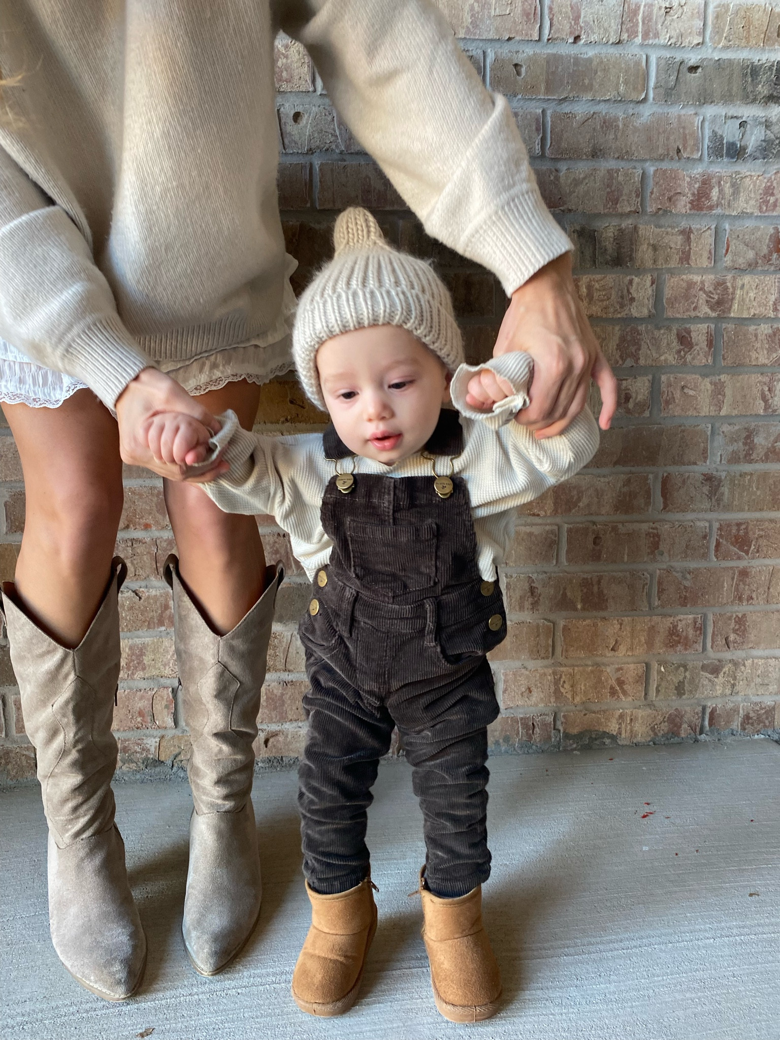 Baby fall/winter outfit 

His overalls are from the brand JamieKay
Beanie is from Huggalugs 



#LTKSeasonal #LTKKids #LTKBaby