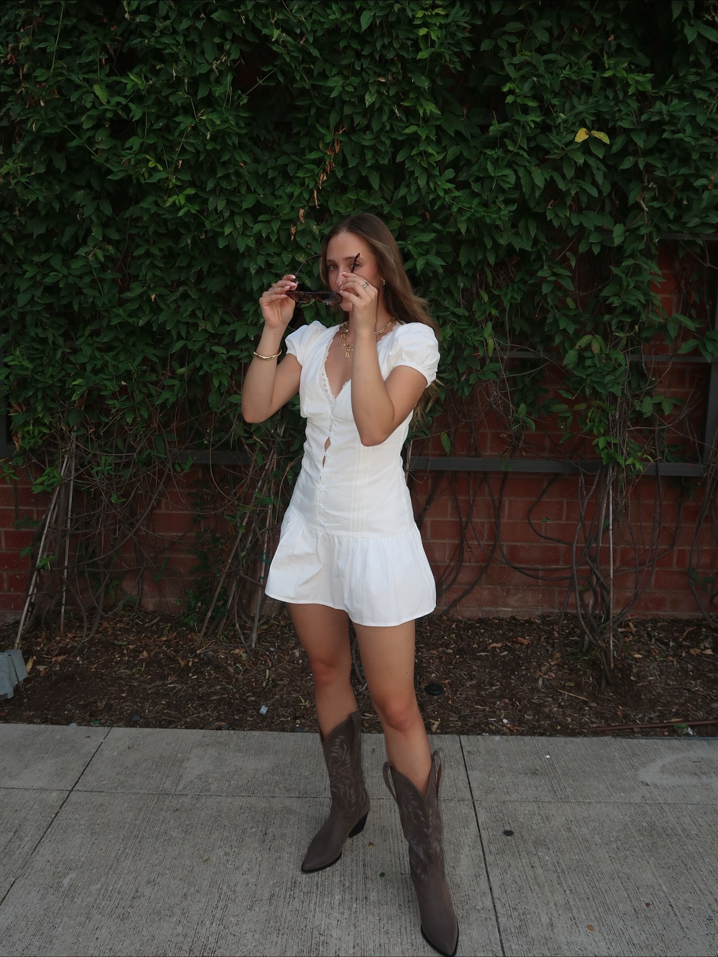 A moment for the dress 🌿🌟

@peppermayo 

#peppermayo #ootd #farmersmarket #outfits