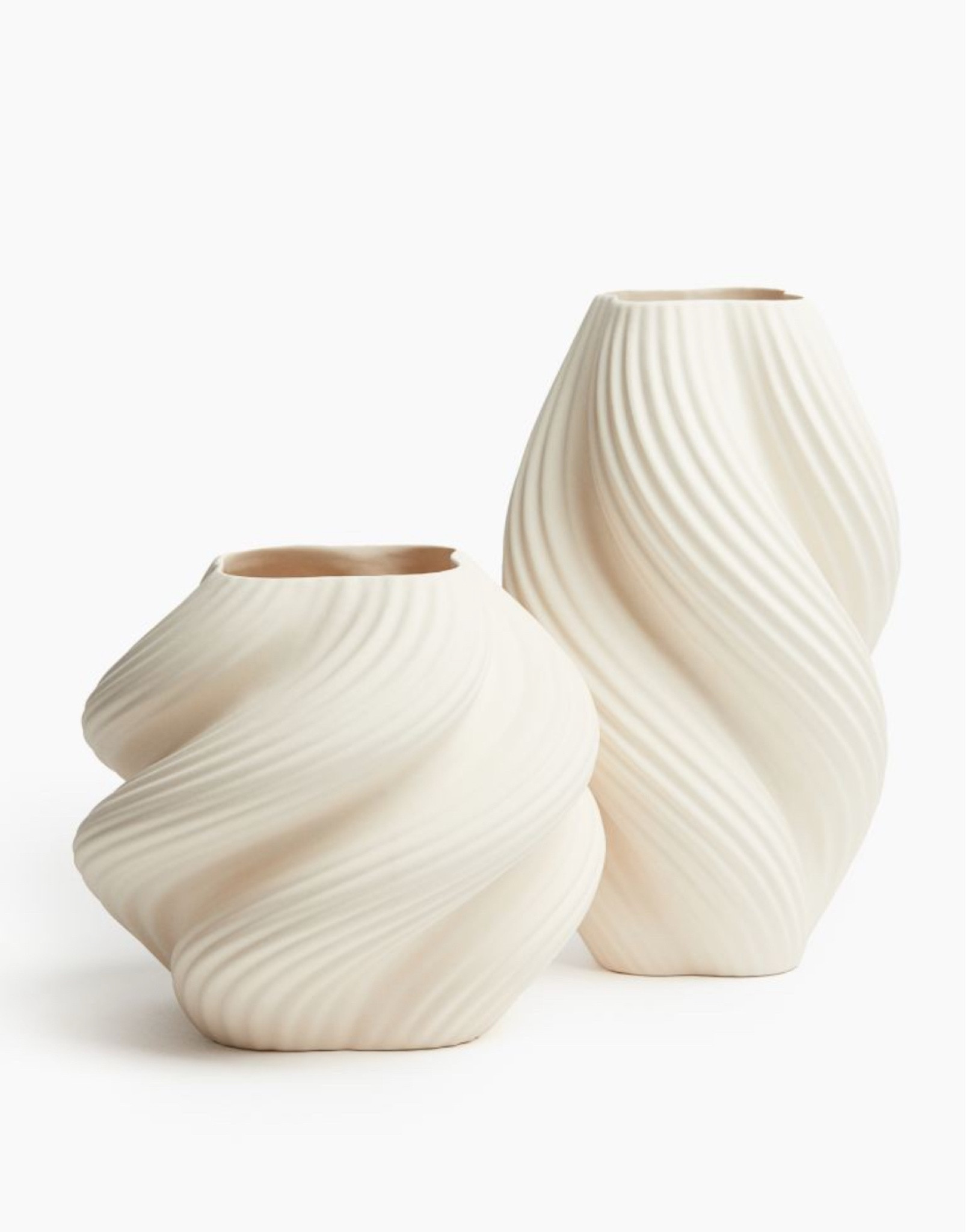 These H&M vases are so pretty and great for a bookshelf or even table decor!
#home #homedecor #chichome #minimalistic

#LTKStyleTip #LTKHome #LTKFindsUnder50